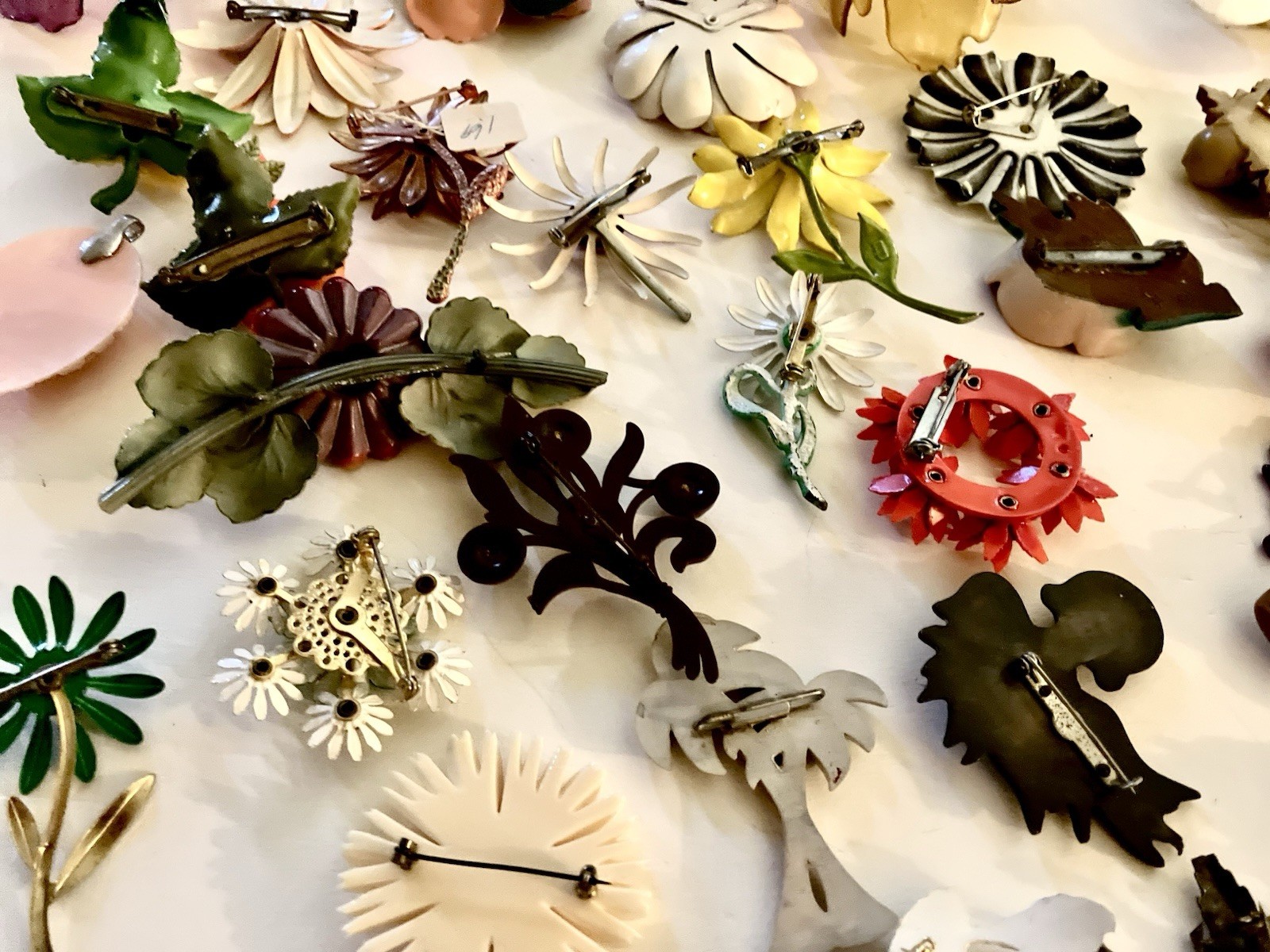 Huge Collection/Lot Vint-Retro Plastic Jewelry/Earrings/Pins/Single-Extra Pieces