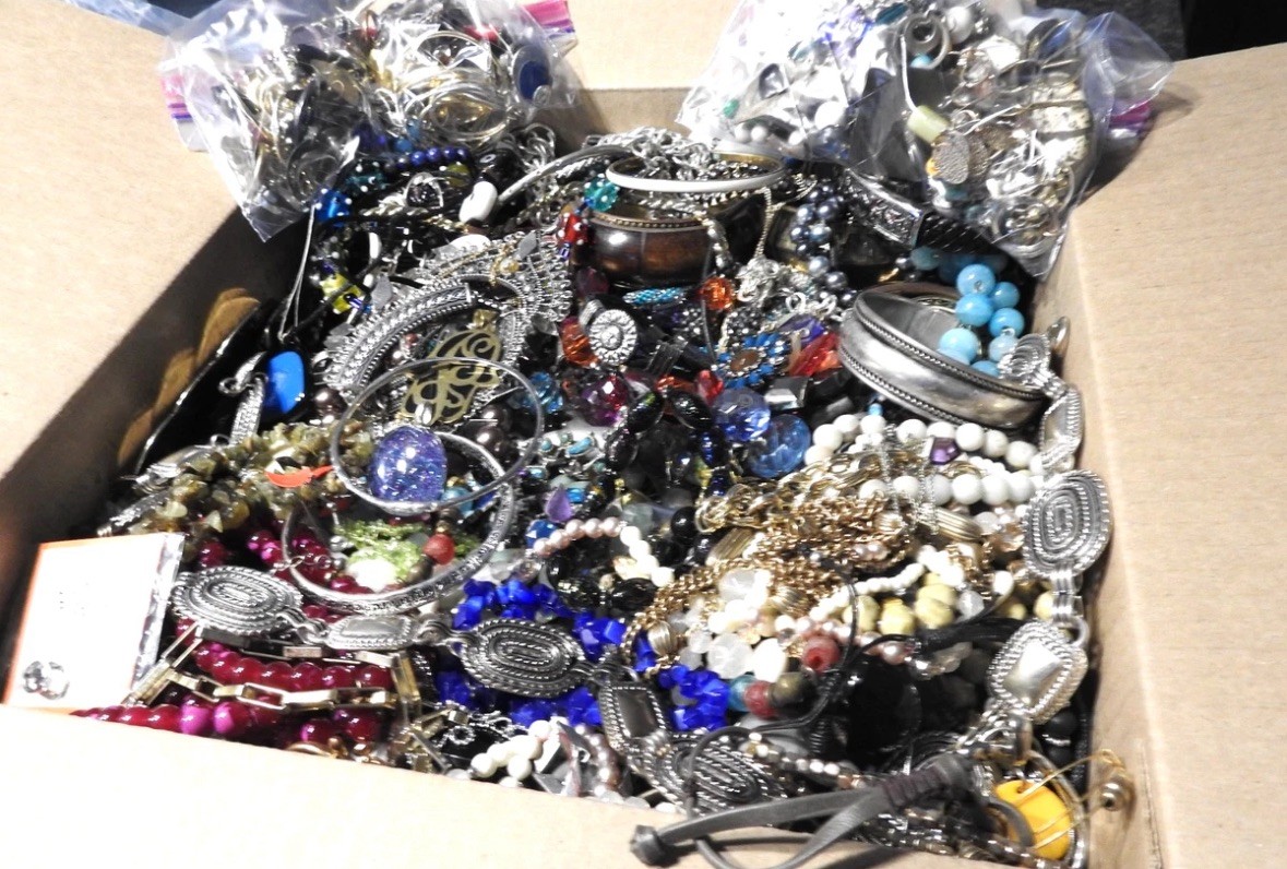 Costume Jewelry Lot (Vintage; Wearable; Resell) 2lbs