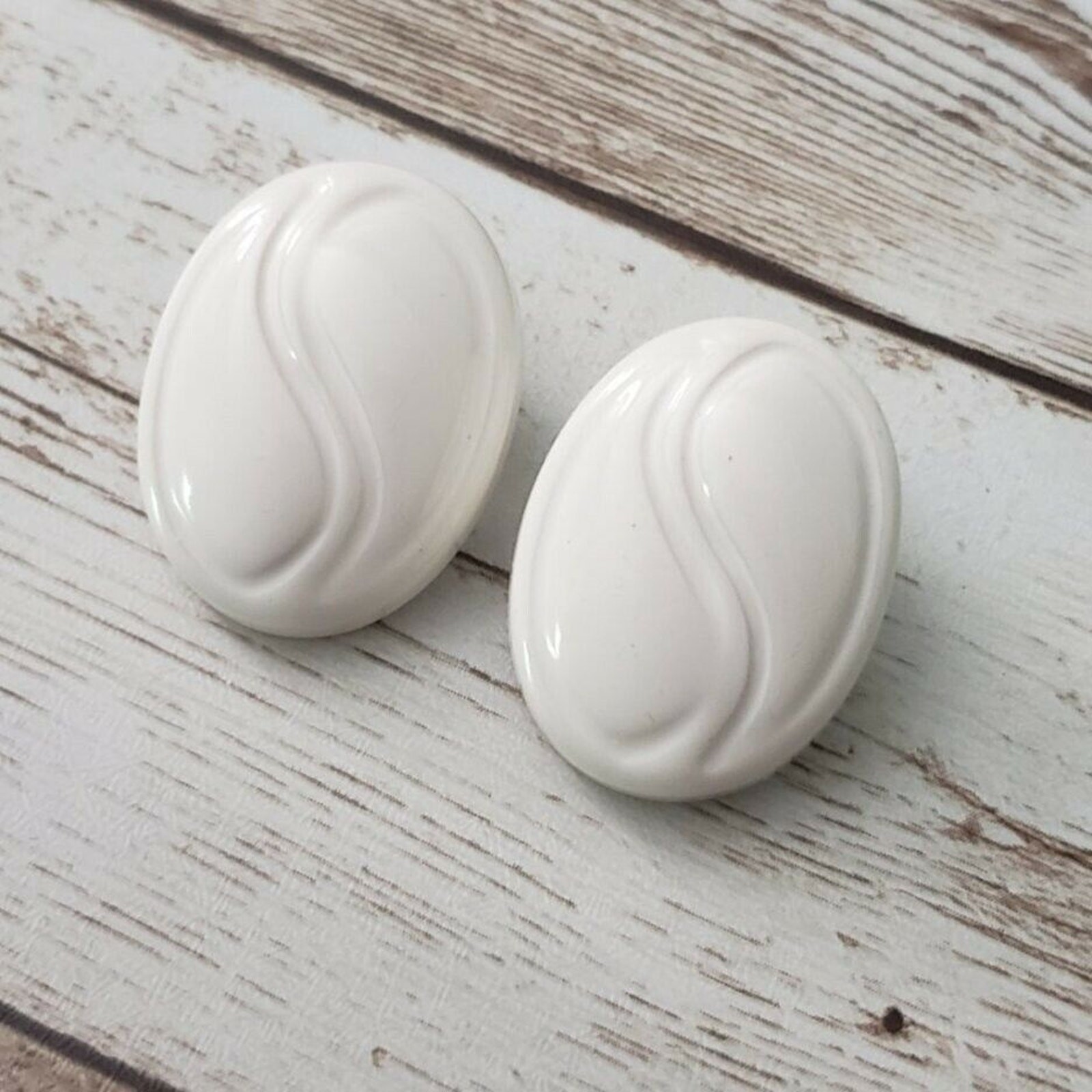 Vintage Clip On Earrings – Off White Oval with Design 1″
