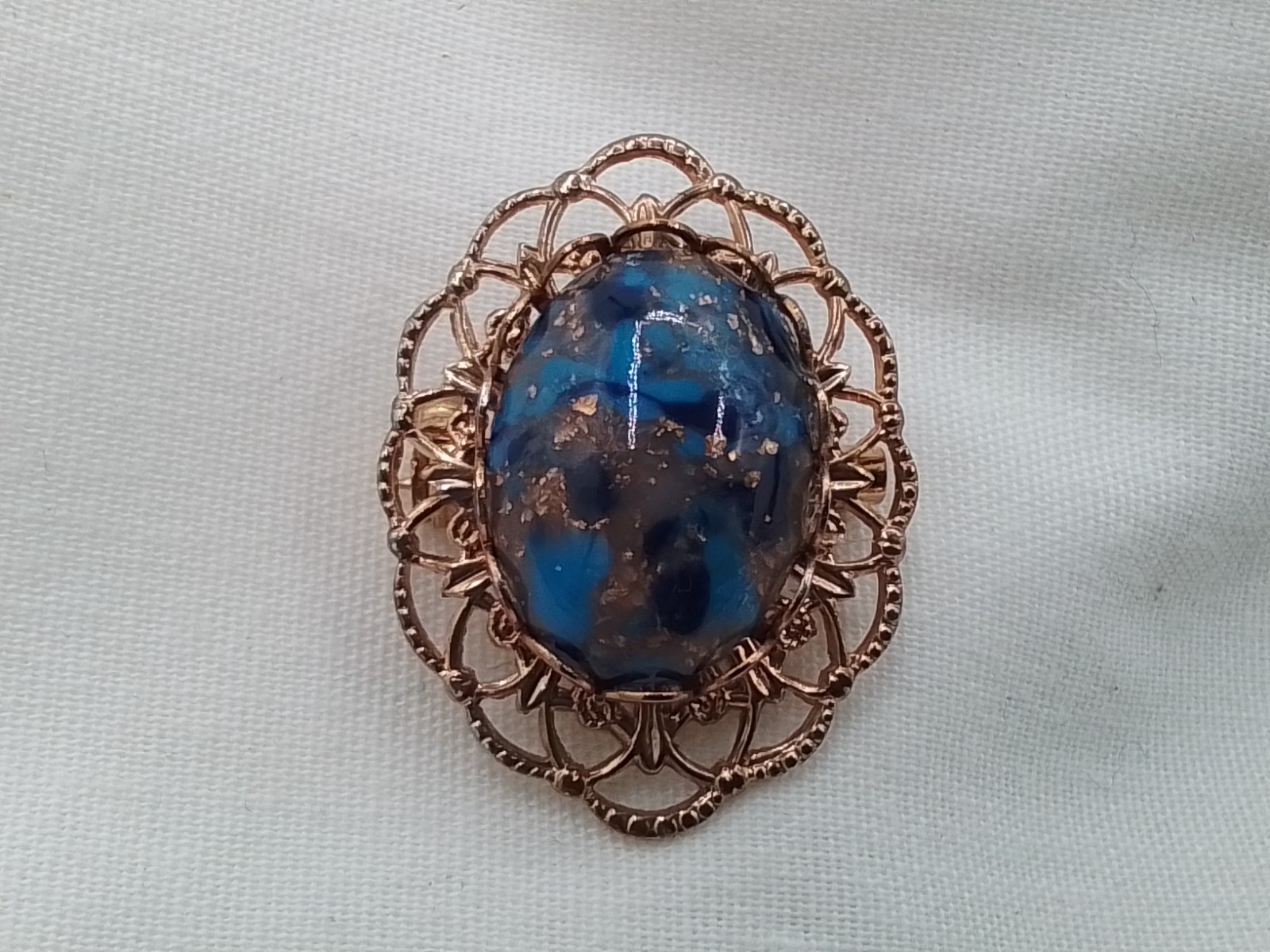 BLUE & GOLD FOIL ART GLASS CABOCHON SET IN FILIGREE FRAME VINTAGE ESTATE PIECE