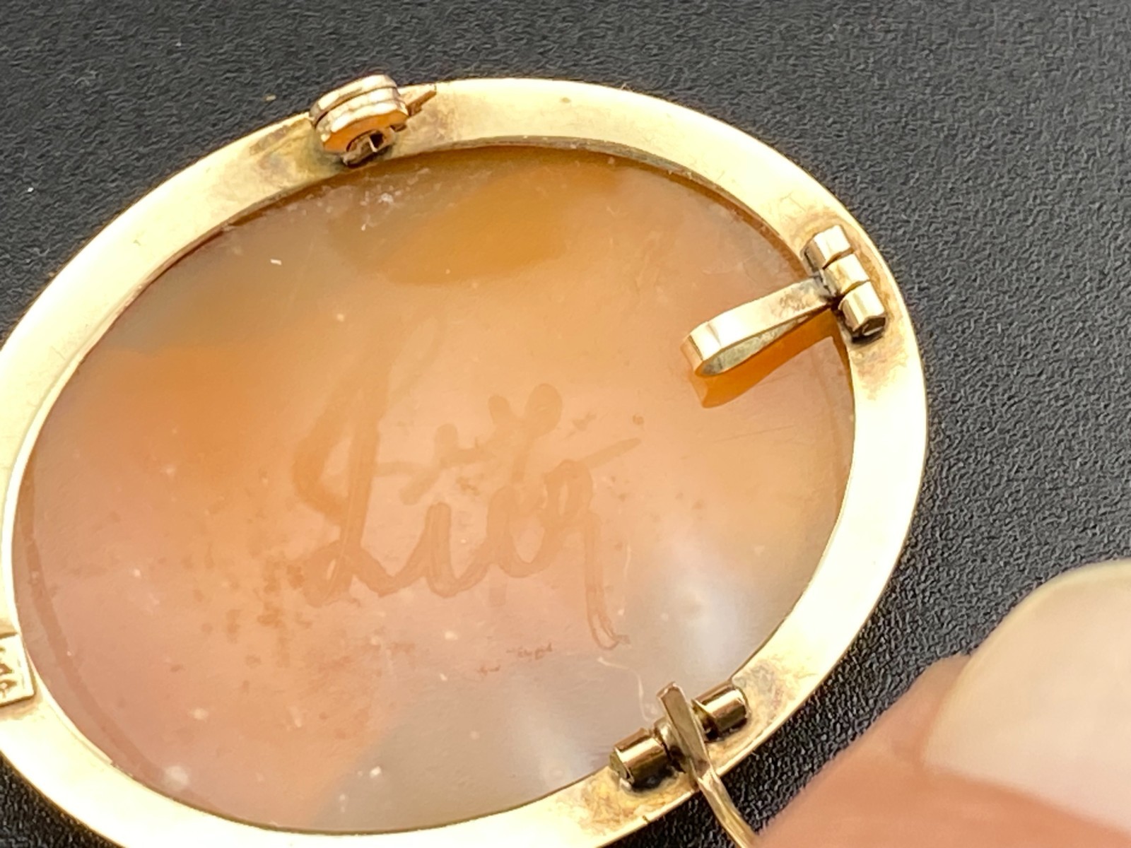 14k Gold Left Facing 1.49″ Hand Carved Cameo Brooch Pin Pendant Authentic 6.7gm