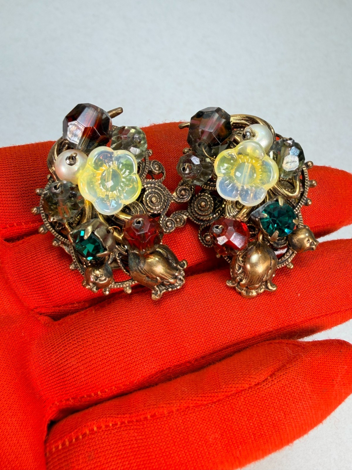 Gorgeous Unsigned DeMario Art Glass Floral Cluster Clip On Earrings Vintage Rare