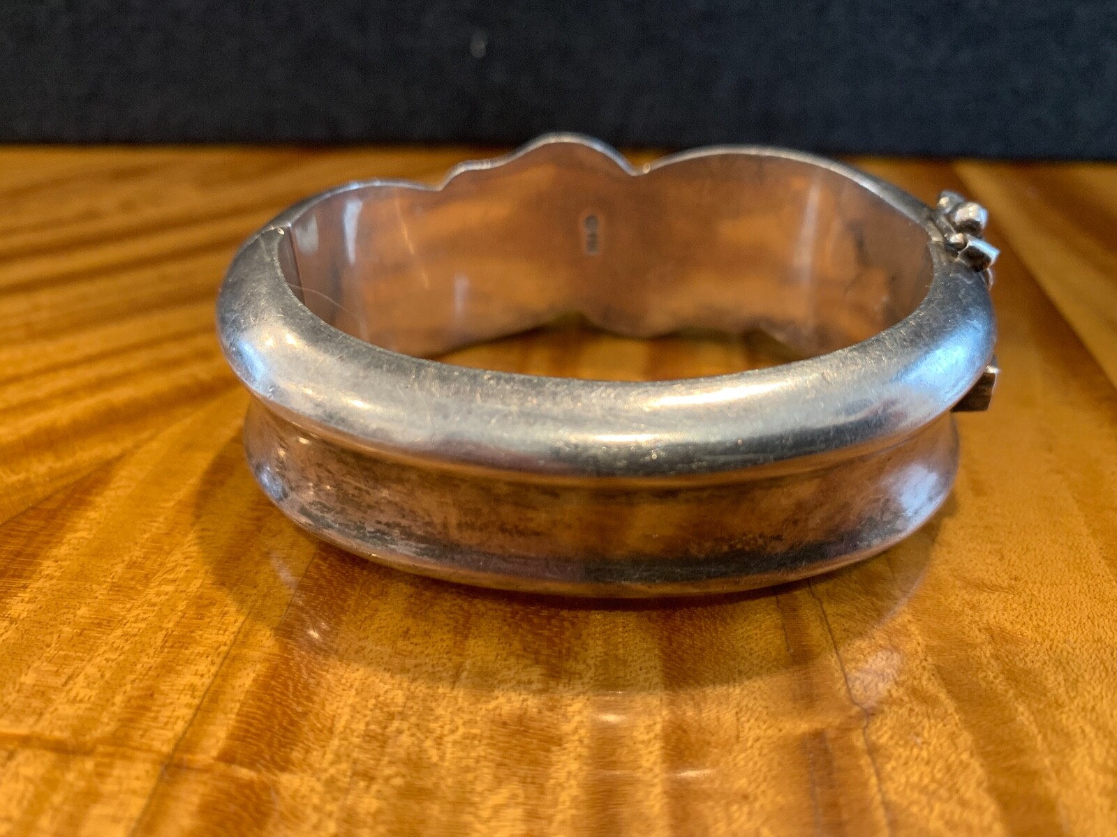 BEAUTIFUL CHUNKY STERLING SILVER SLIDE HINDGE LOCK BANGLE BRACELET W/ CLASP 69G.