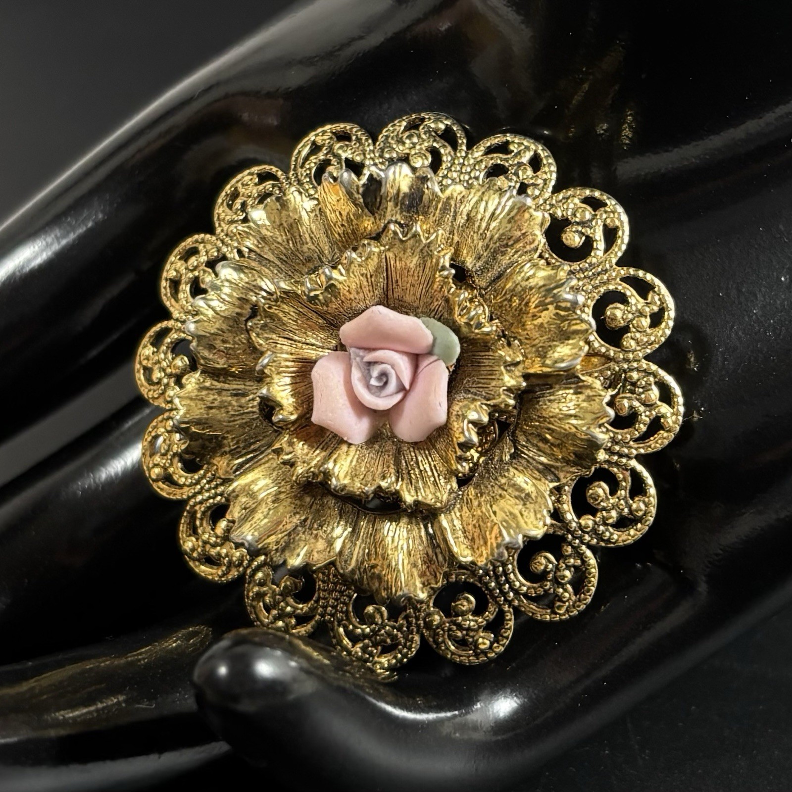 Vintage Unsigned Tacoa Gold Tone Filigree Porcelain Rose Floral Brooch READ