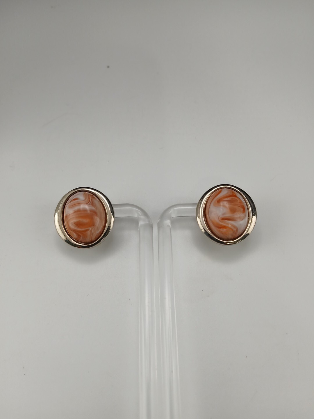 Avon 1988 Desert Sands Lucite Silver Tone Necklace And clip-on Earring Set