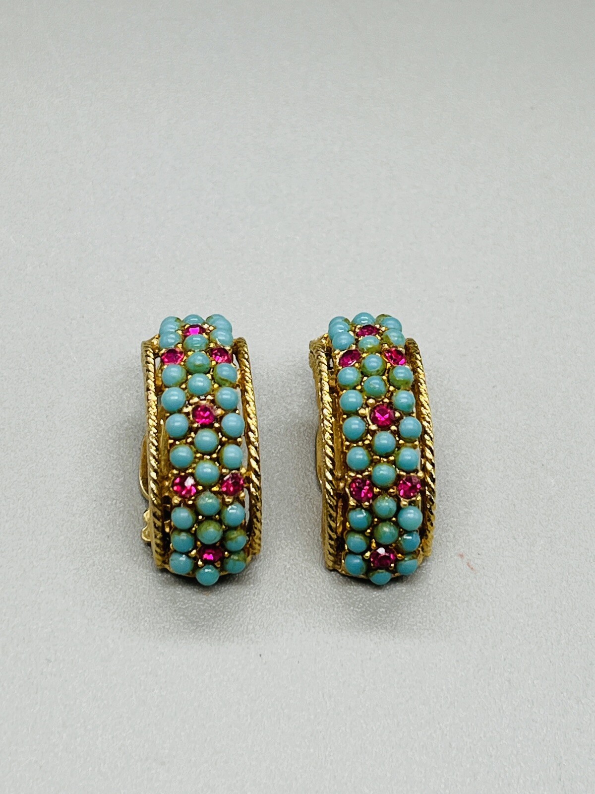Vtg Teal Bead & Pink stone Goldtone Half Hoop Clip On Vintage Earrings 1.1″ pl03