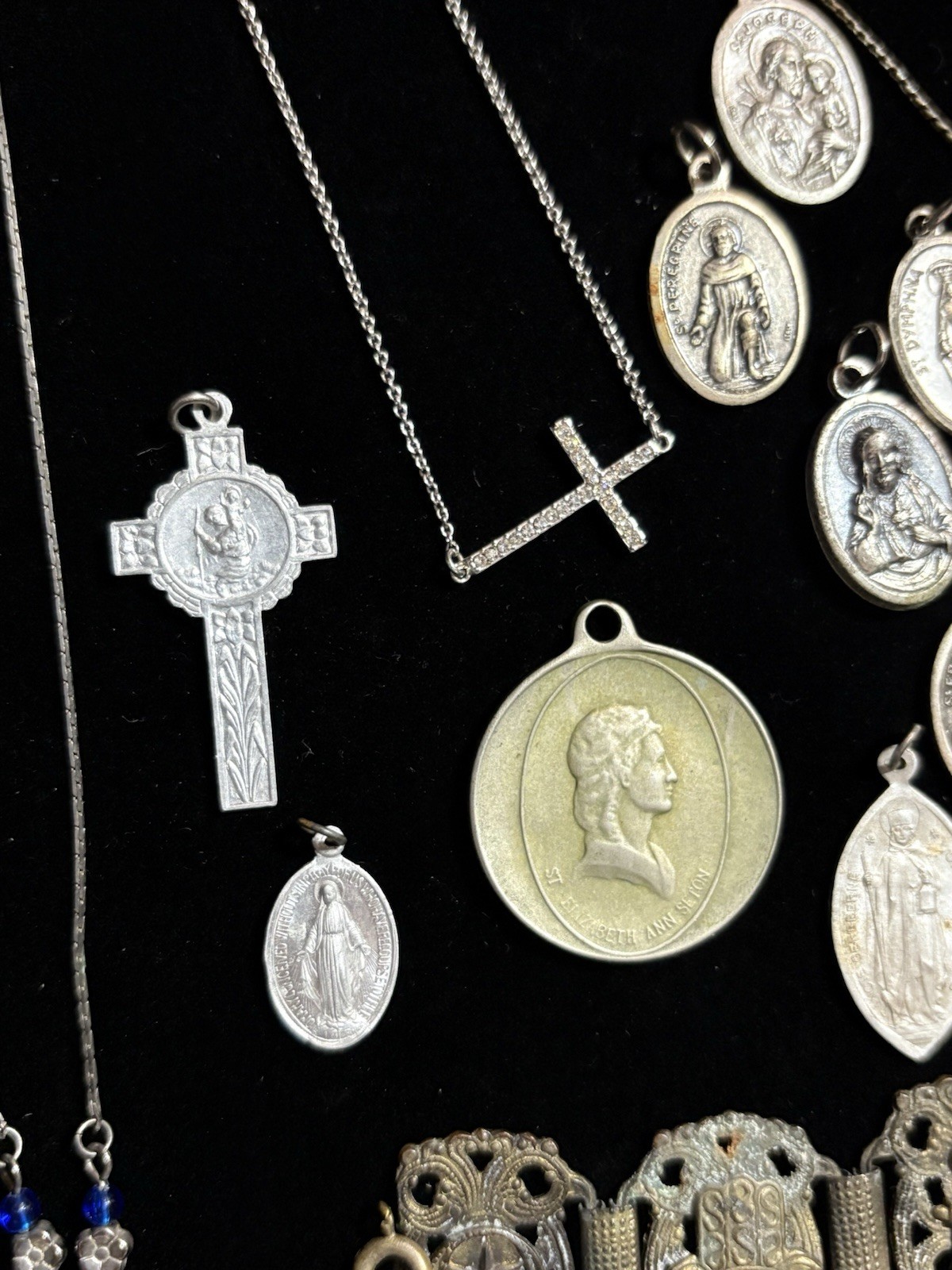 Vintage Religious Jewelry Lot 25 Pc Catholic Medallion Rosaries Few Marked Italy