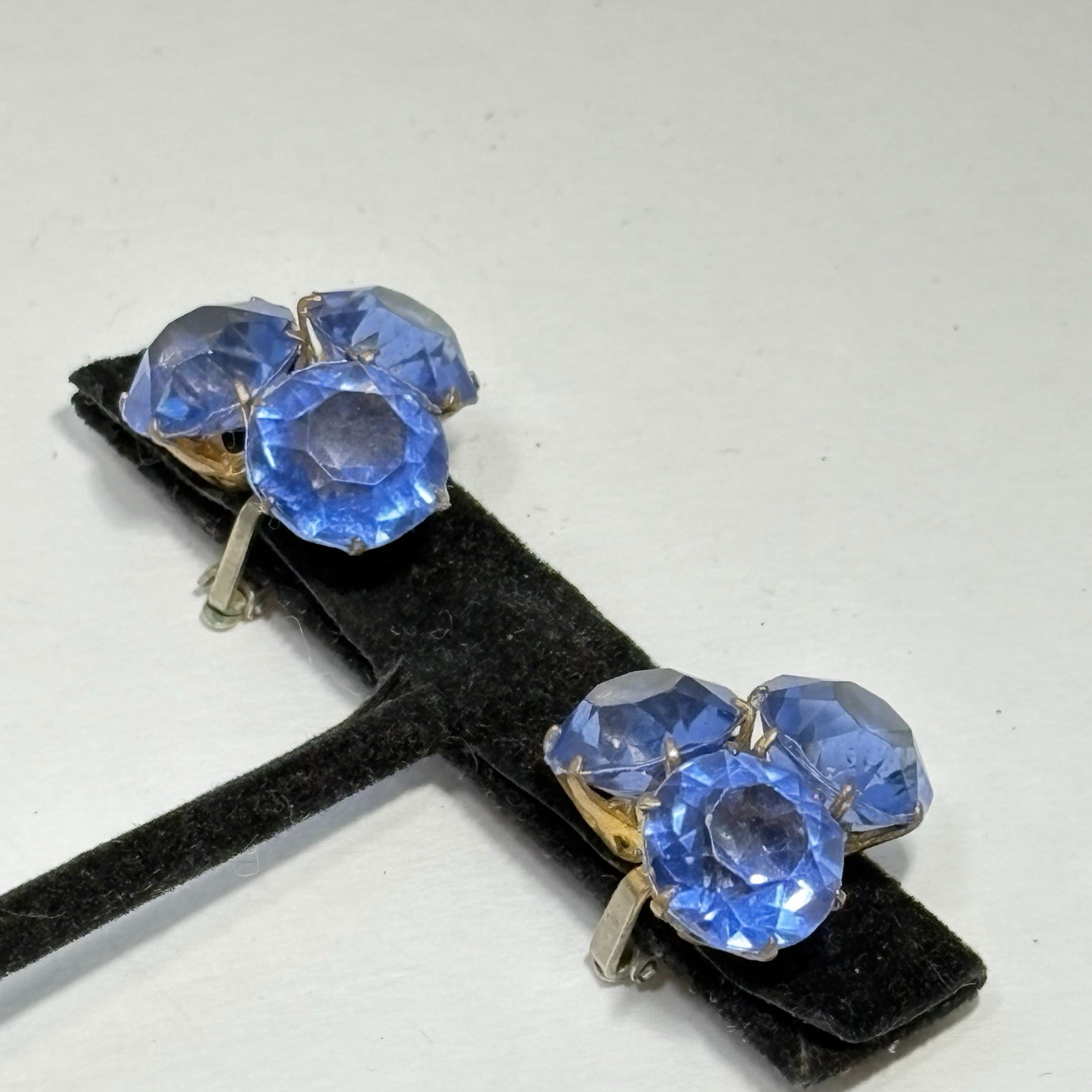 Vintage 40s BA Ballou Blue Rhinestone Cluster Earrings Prong Set Clip 3 Stones