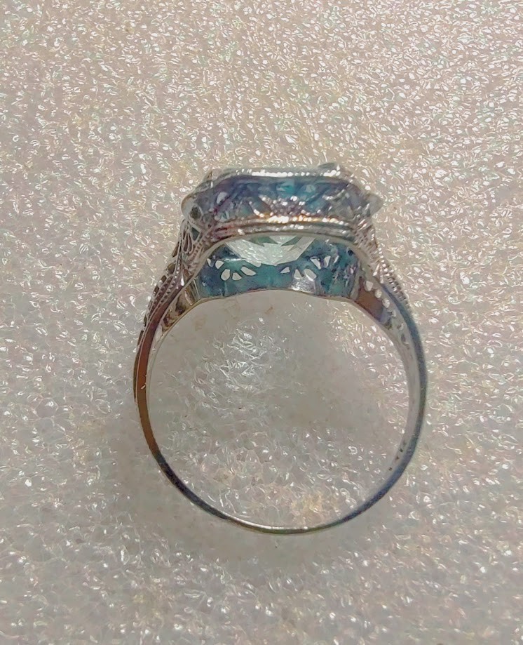 Gorgious 14K White GOLD Vintage Blue Topaz Ring Size 6 ((250))