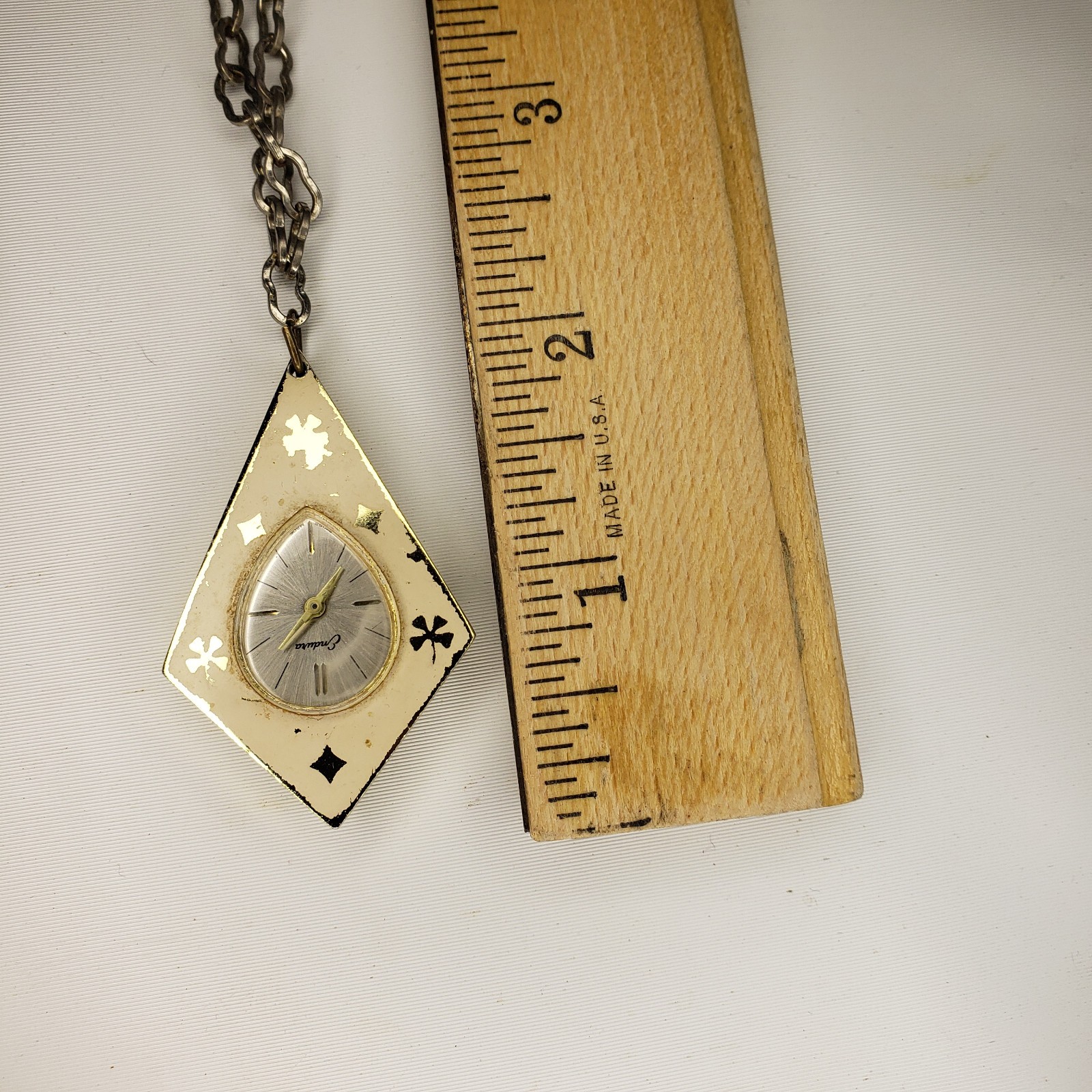 Vintage Endura wind up pendant style watch from the 60s 28″ inch chain