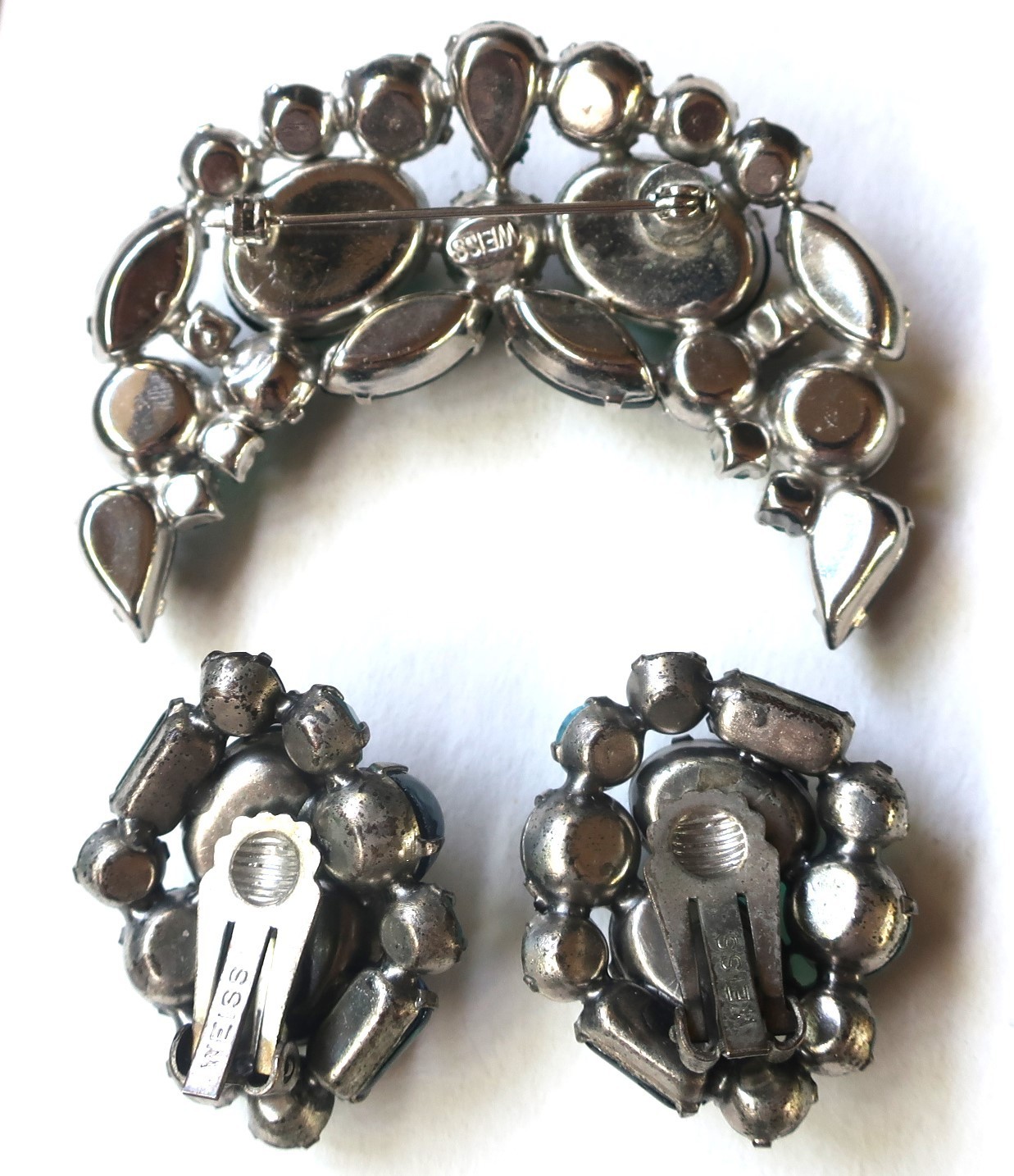 Vintage Signed Weiss Green Glass Gripoix Cabochon Brooch and Clip On Earrings