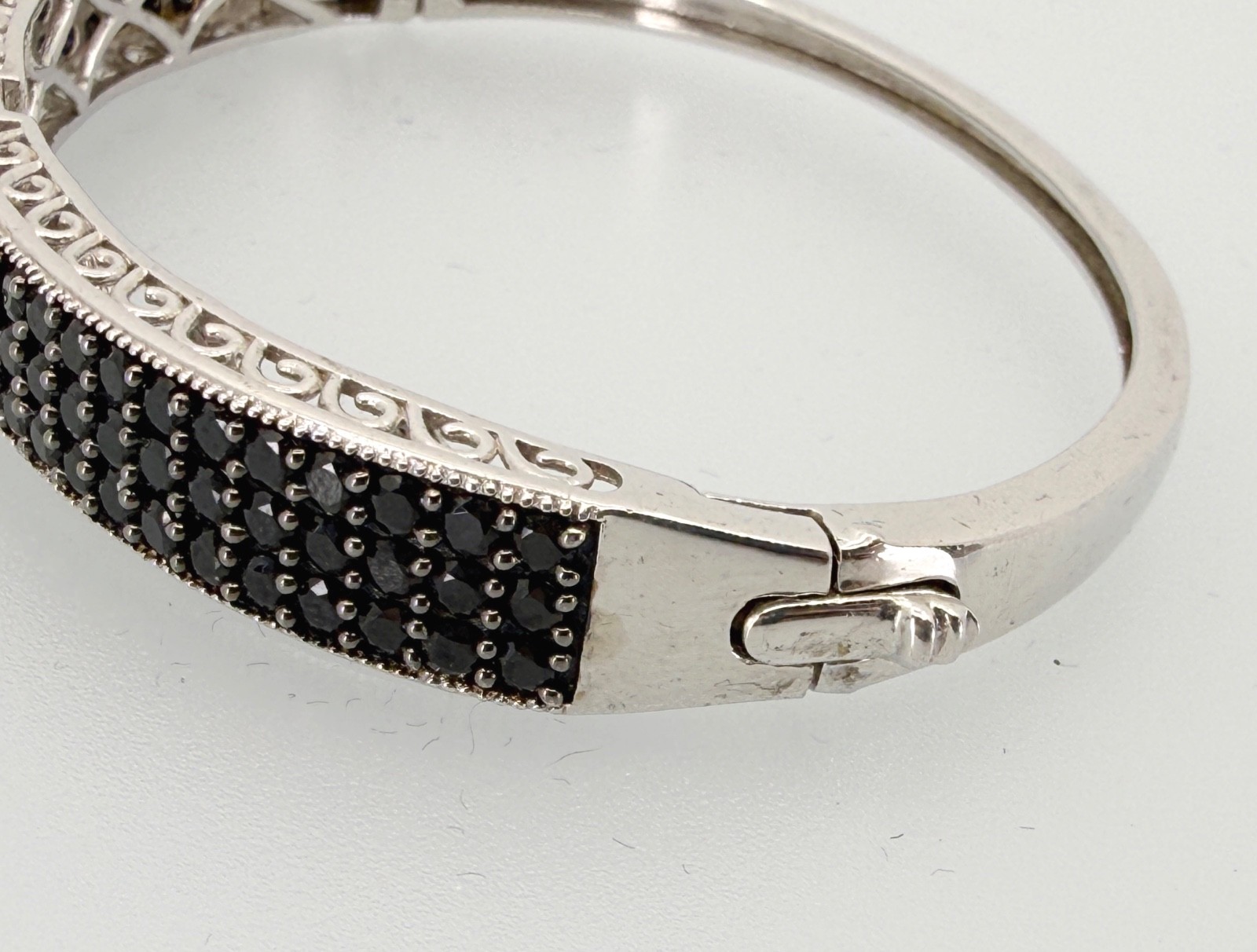 STS Sterling Silver 925 Pave IOLITE? Stone Hinged Bangle 925 STATEMENT Bracelet