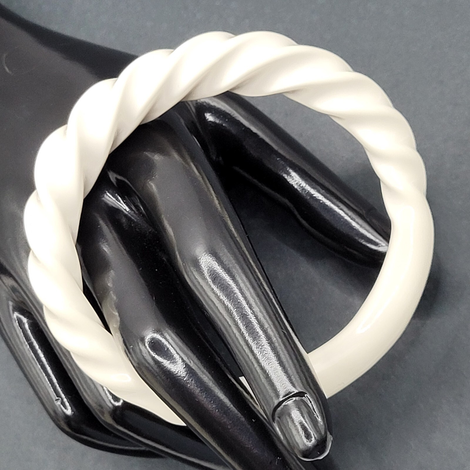Twisted and Smooth Creamy White Resin Bangle Bracelet Retro Style Vintage 1980s