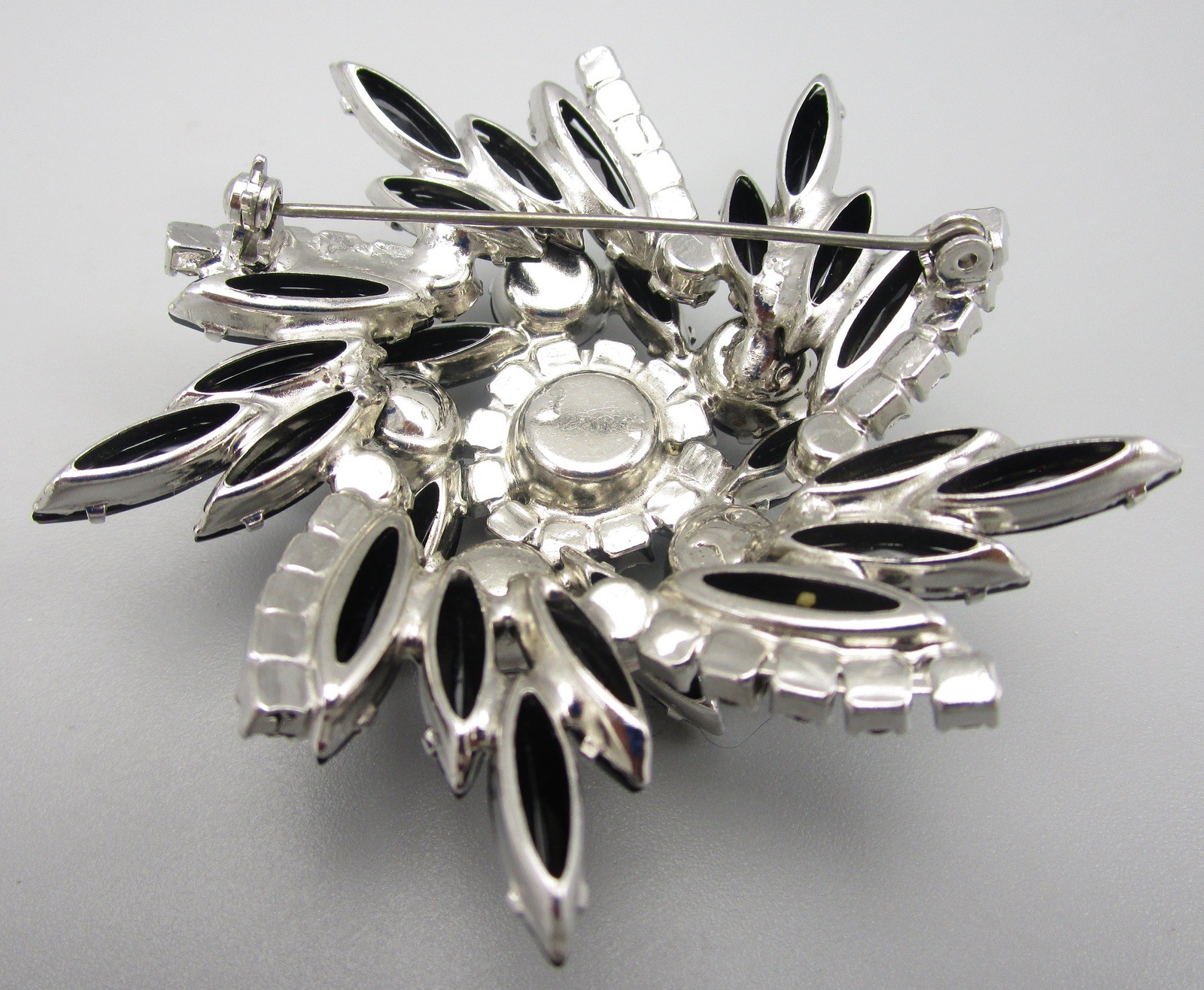 BEAUTIFUL DELIZZA & ELSTER JULIANA SILVERTONE BLACK RHINESTONE BROOCH PIN