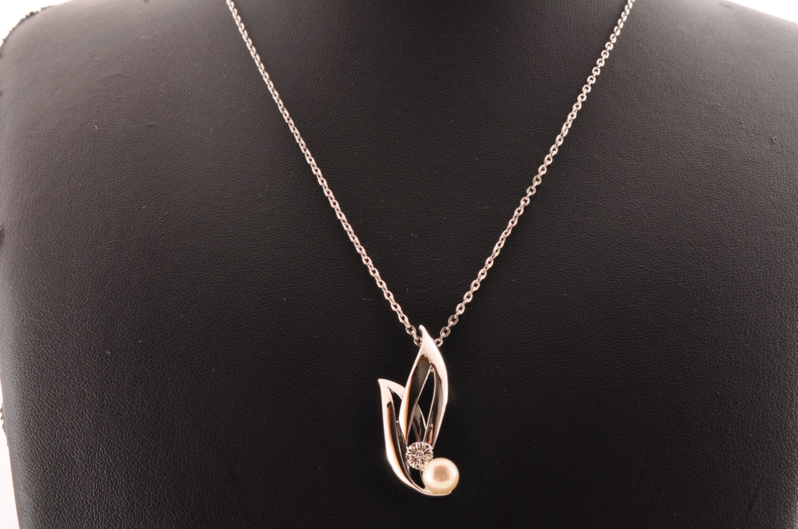 Near mint Japan brand “MIKIMOTO” Akoya pearl pendant 925 silver (total 9.75ct).