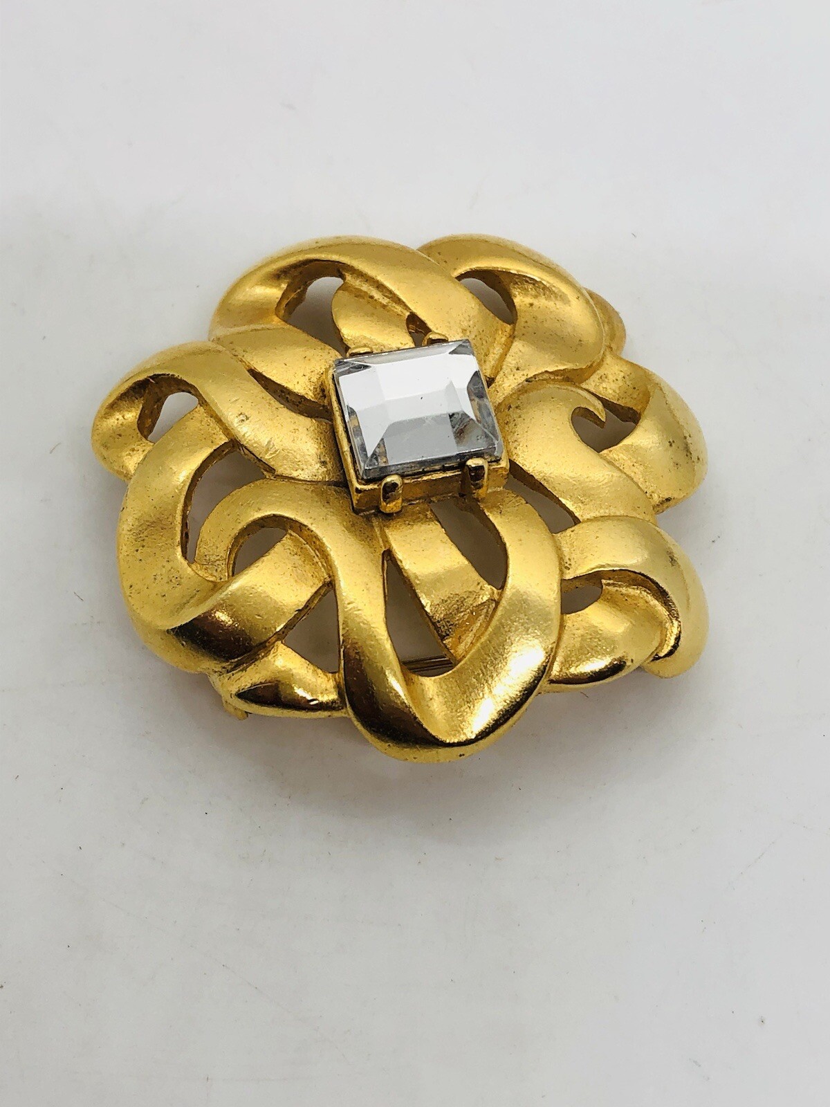 LCI Liz Claiborne brooch goldtone square rhinestone ribbon swirl brooch