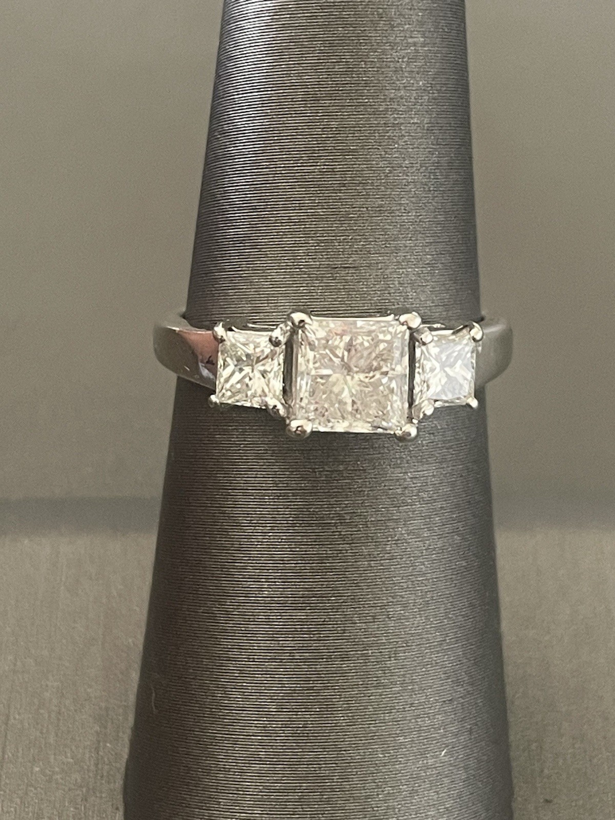 14KT White Gold 1.60CTW (1.00CT Center) Diamond Engagement Ring. Size 6.75+(X245