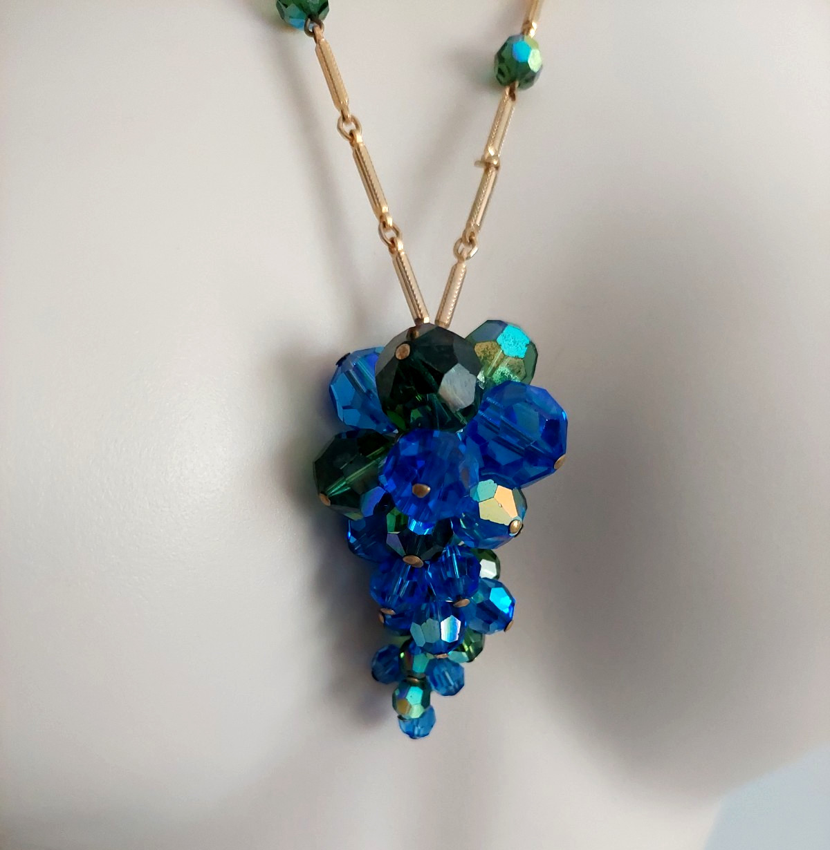 Vintage Gold Tone AB Crystal Blue Green Cluster Pendant Necklace 28 ” Grapes