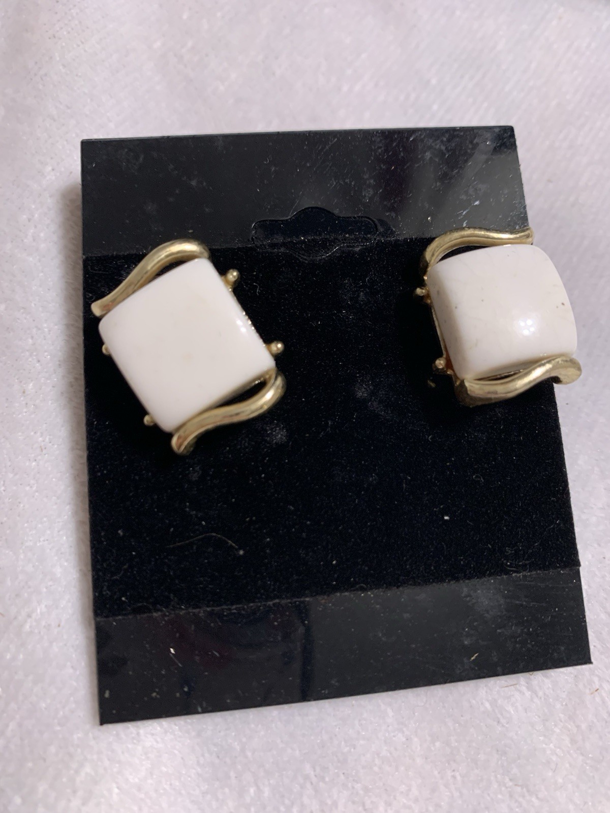 Vintage Coro Goldtone White Thermoset Choker Necklace With Hook Clasp Earrings