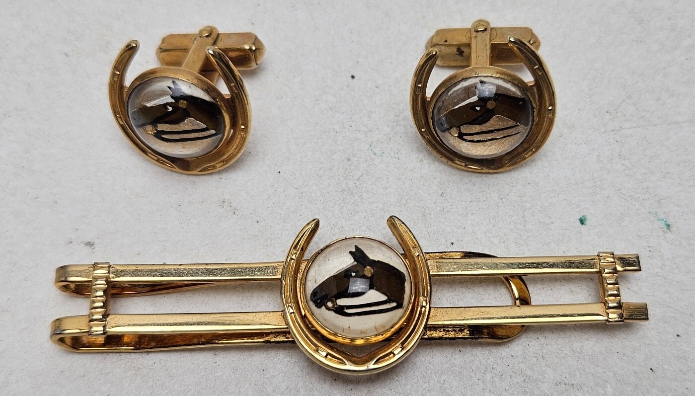Anson Horse Head in Shoe Glass / Rock Crystal Cuff Links & Tie Clip Reverse Carv