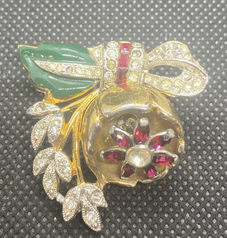 Vintage Set Of Duette Quivering Camellia Enamel And Rhinestone Fur Pins (Coro?)