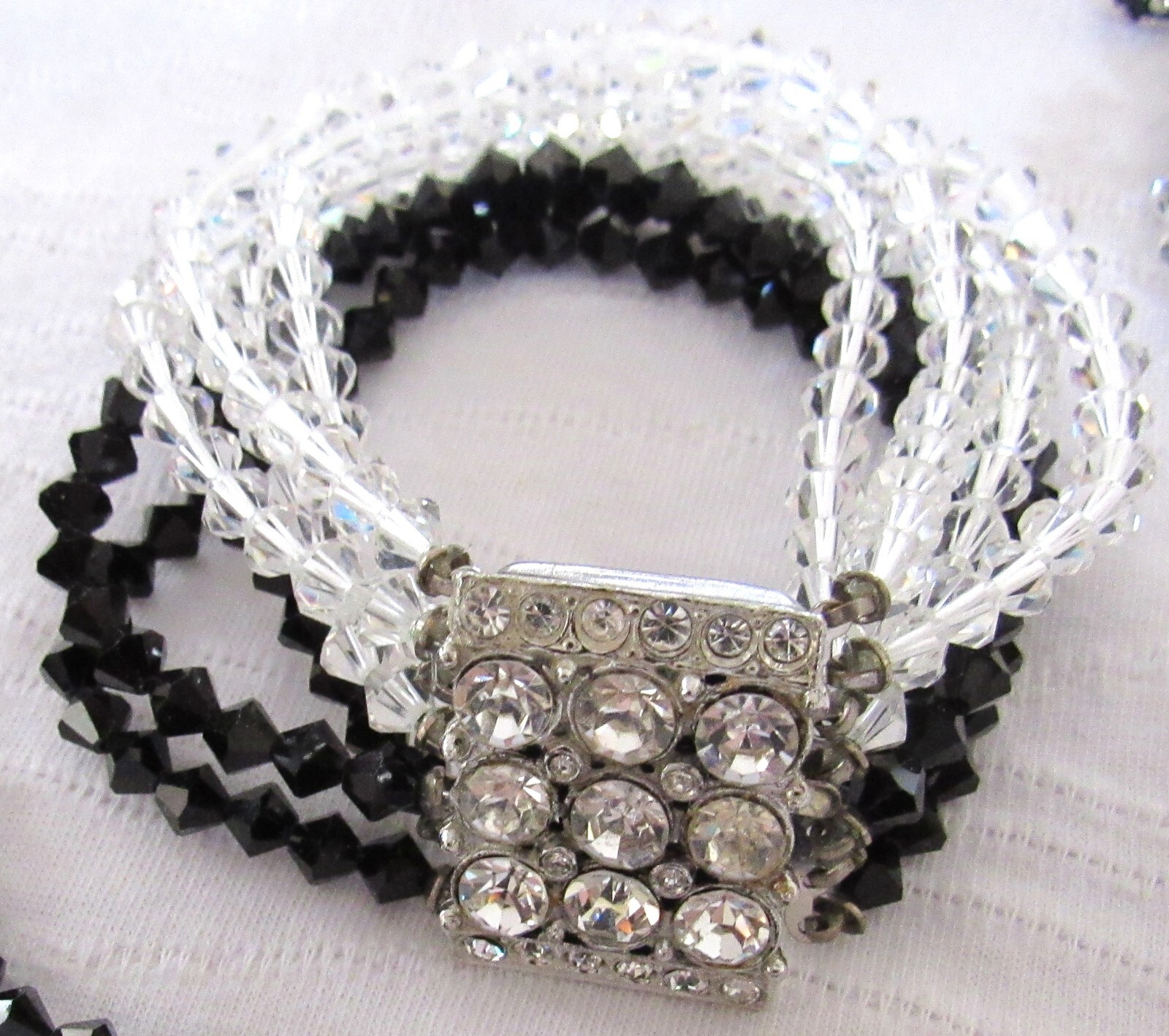 VTG Glass Bead 7-Strand 33″ Necklace Bracelet Earrings Black & Clear Parure Set
