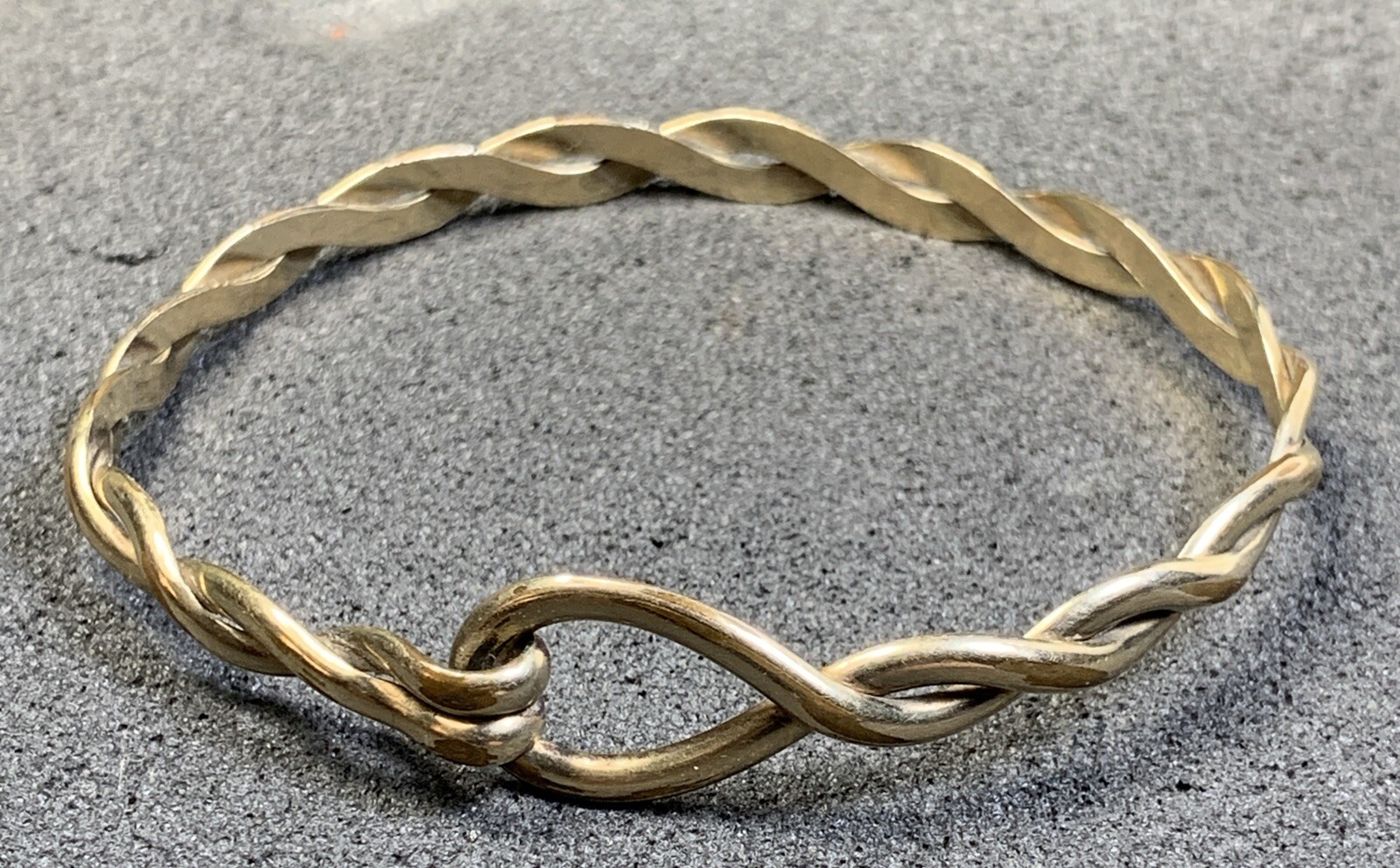 Gold Tone Metal Wirework Hook Clasp Bracelet, 6 1/2” Wrist, Vintage! Artisan!