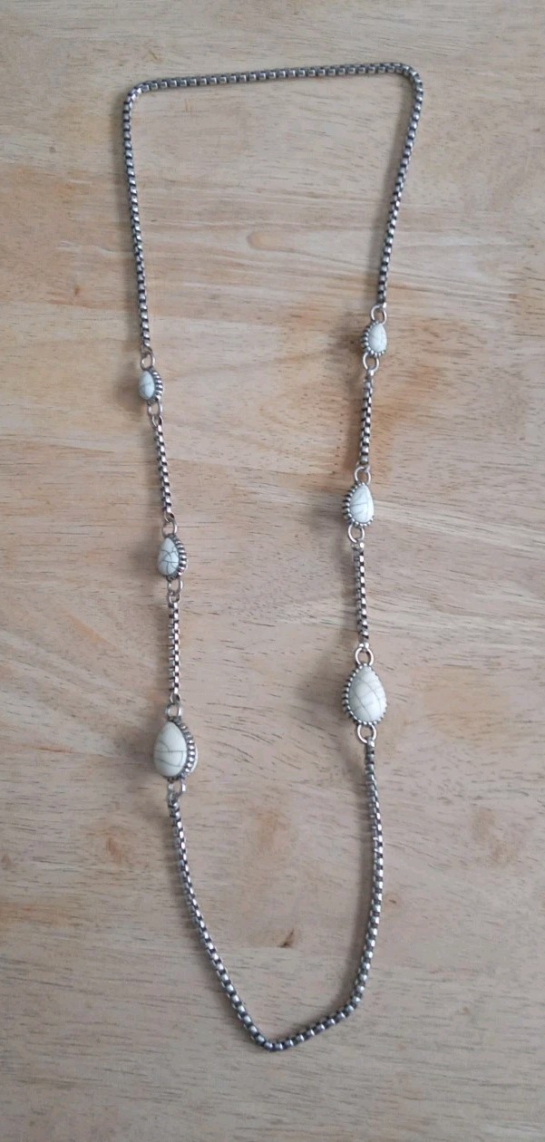 18″ Silver Tone Necklace with White Marbled Cracked Teardrop Design