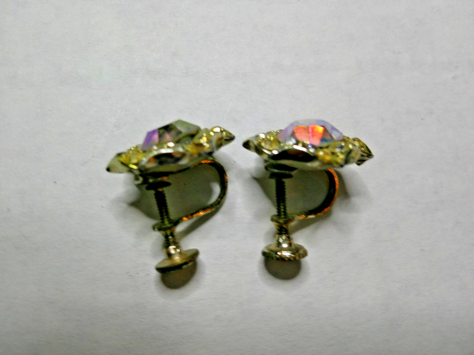 VINTAGE AURORA BOREALIS SCREW BACK EARINGS FLOWER SHAPE WITH CENTERED STONES