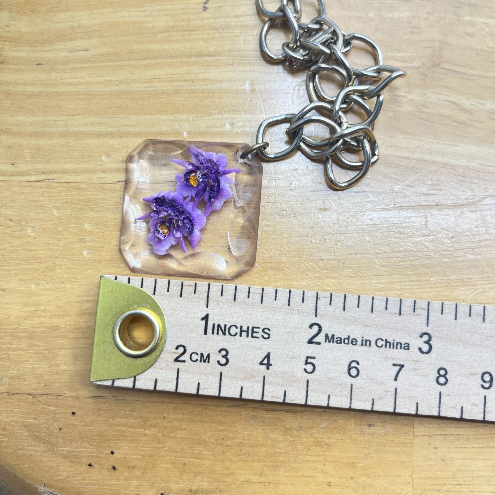 VTG Gold Tone Pressed Purple Orchid Resin Diamond Cut Pendant Link Bracelet
