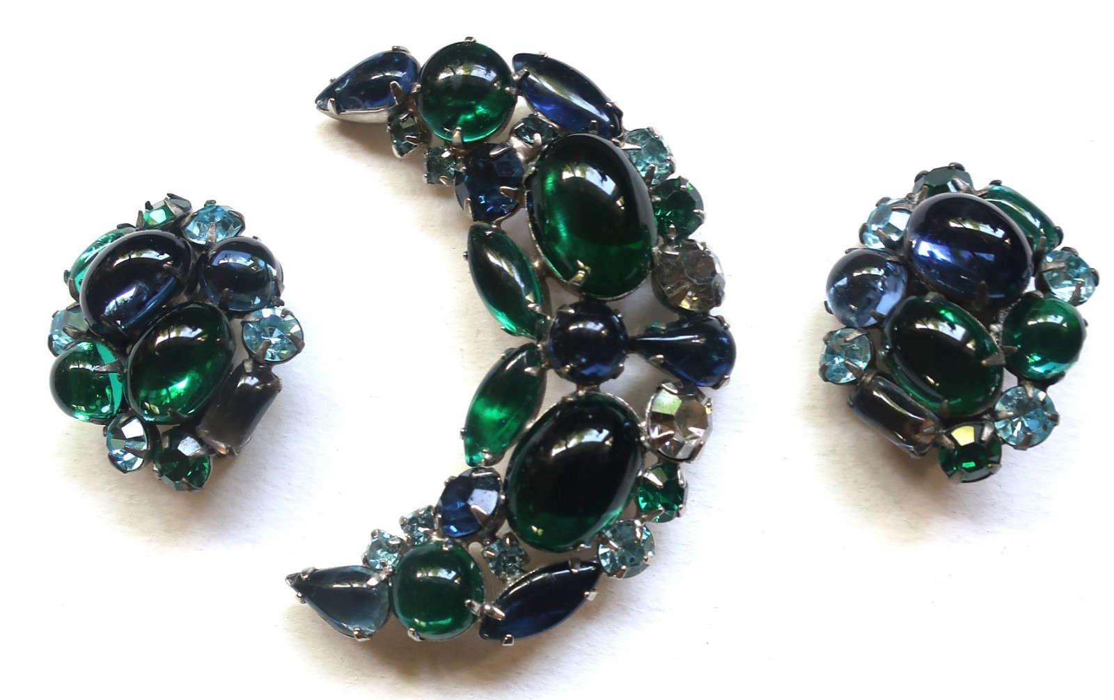 Vintage Signed Weiss Green Glass Gripoix Cabochon Brooch and Clip On Earrings