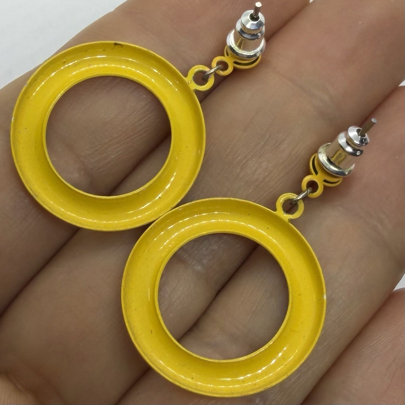 Vtg 70’s Pop Art Solid Yellow Enamel Circle Drop Hoop Door Knocker Earrings Post