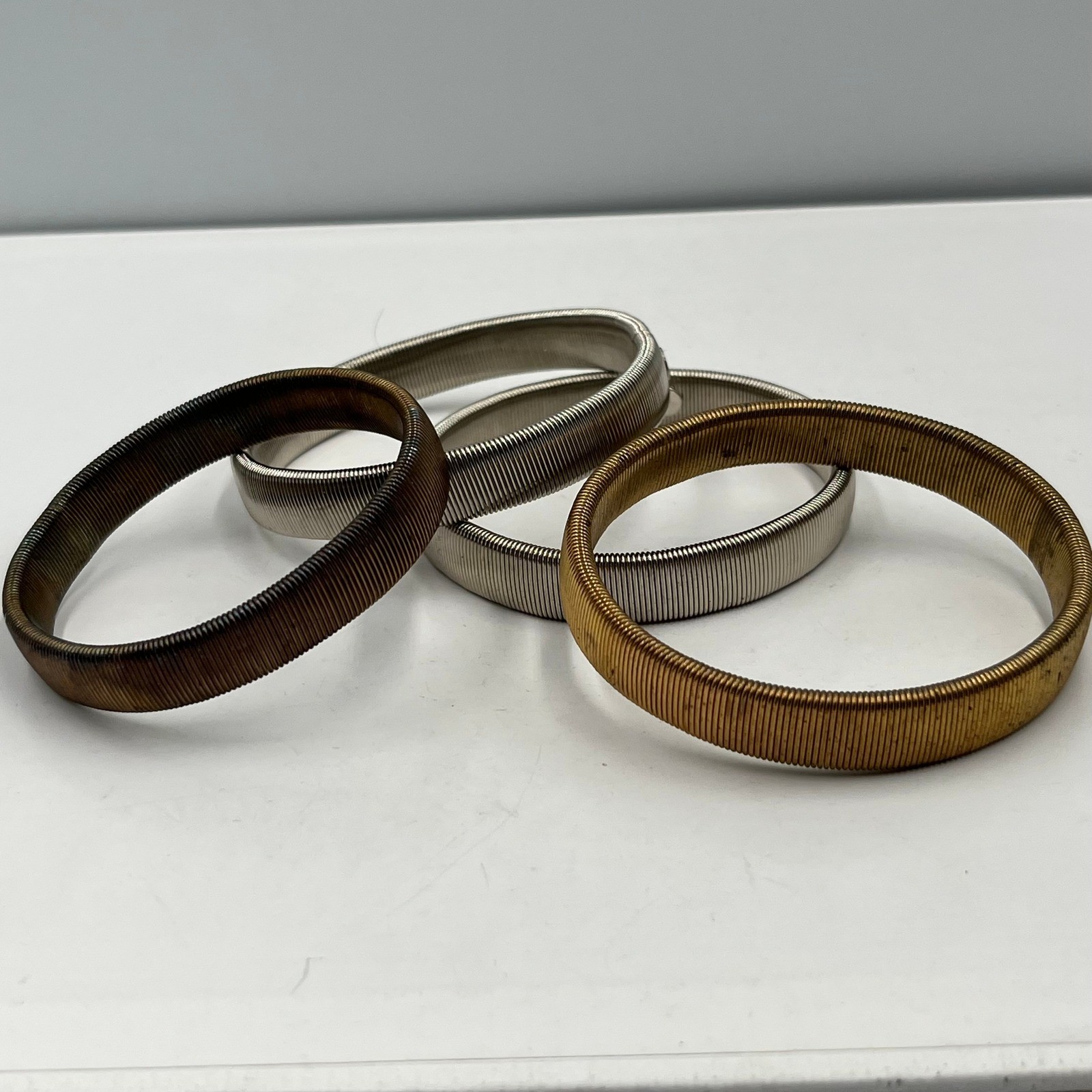 VTG Expansion Spring Bangle Bracelet Set Mixed Gold Silver Tone Slinky Stack 4