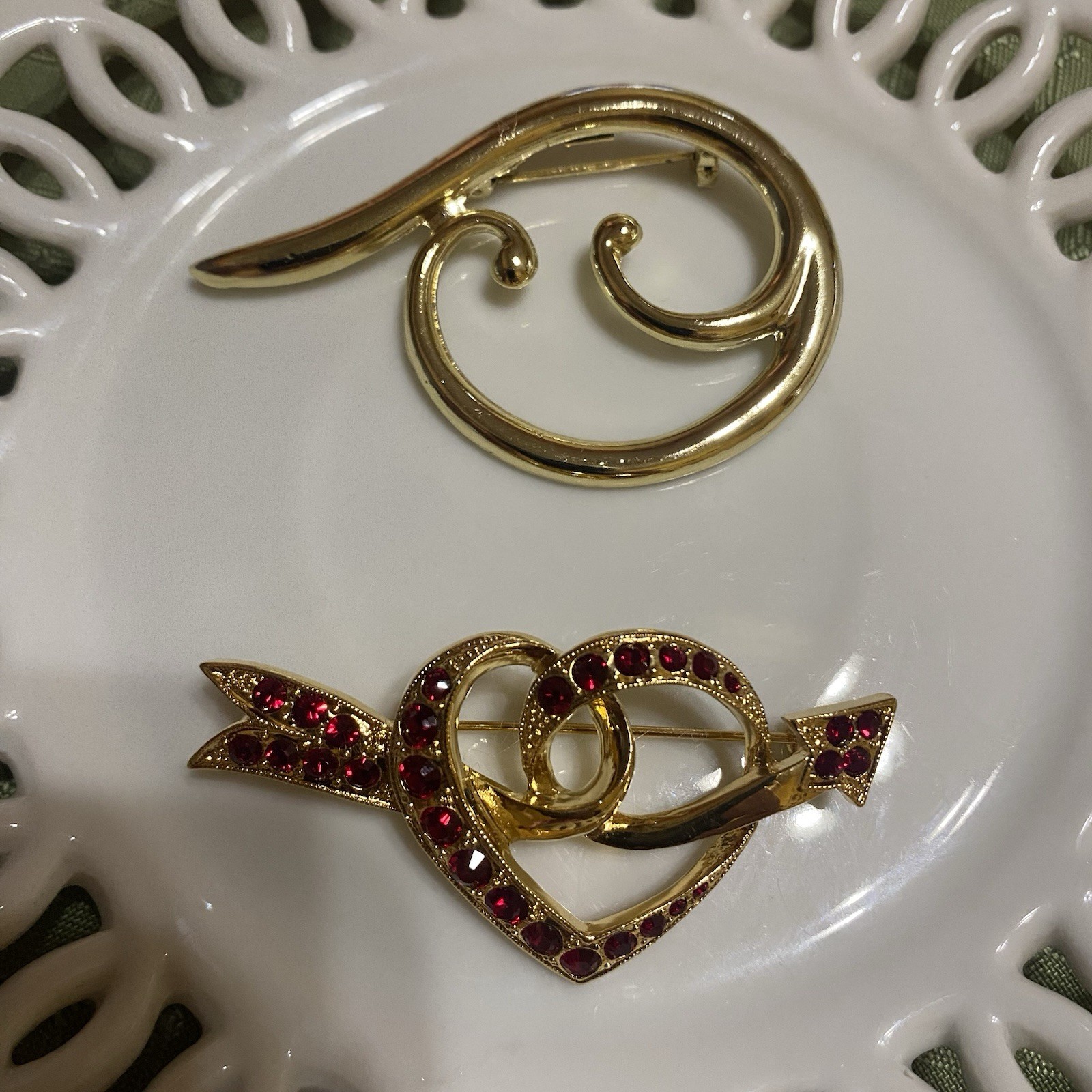 Goldtone Q Wave Brooch & Heart And Arrow Red Rhinestone Goldtone Brooch