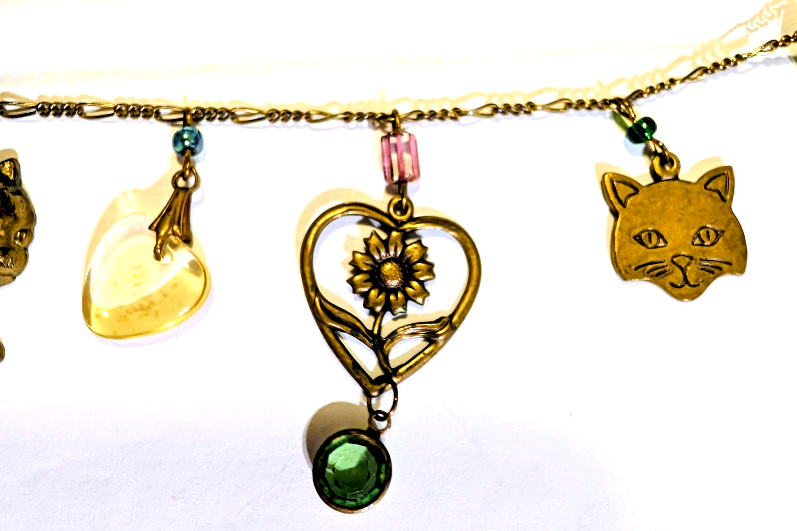 VTG GLASS WORKS STUDIO 30″ Dangling Charm Necklace 20 Dangles Hearts & Cats 😽 ❤