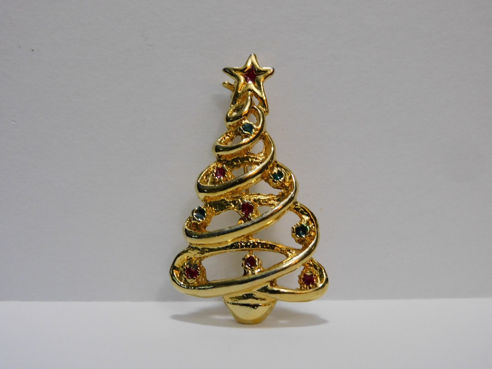 Christmas Tree Gold Brooch Pin With Ornaments, Vintage, Collectable