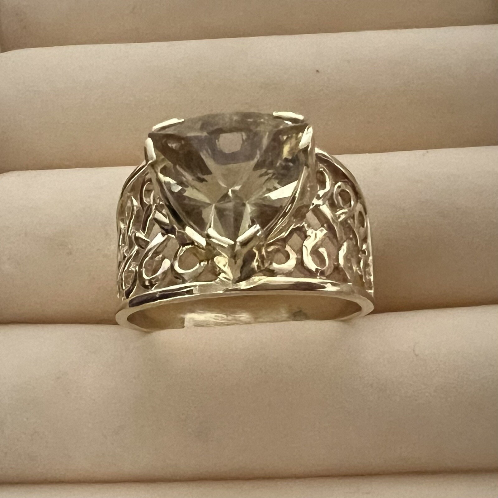 Vintage 14 Karat Yellow Gold Celtic Knot Natural Golden Beryl Ring Size 8.25