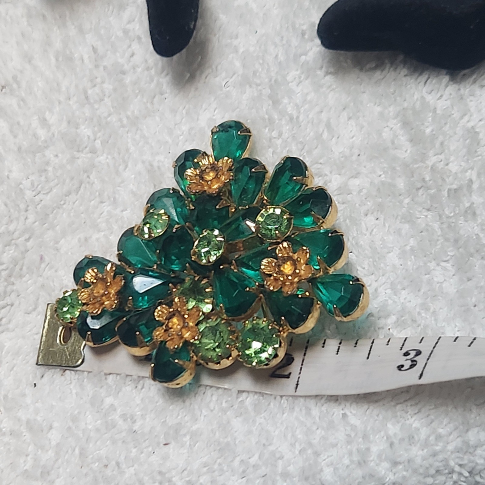 Vintage Green Rhinestone Floral Brooch Gold Tone Emerald Crystal Cluster Pin