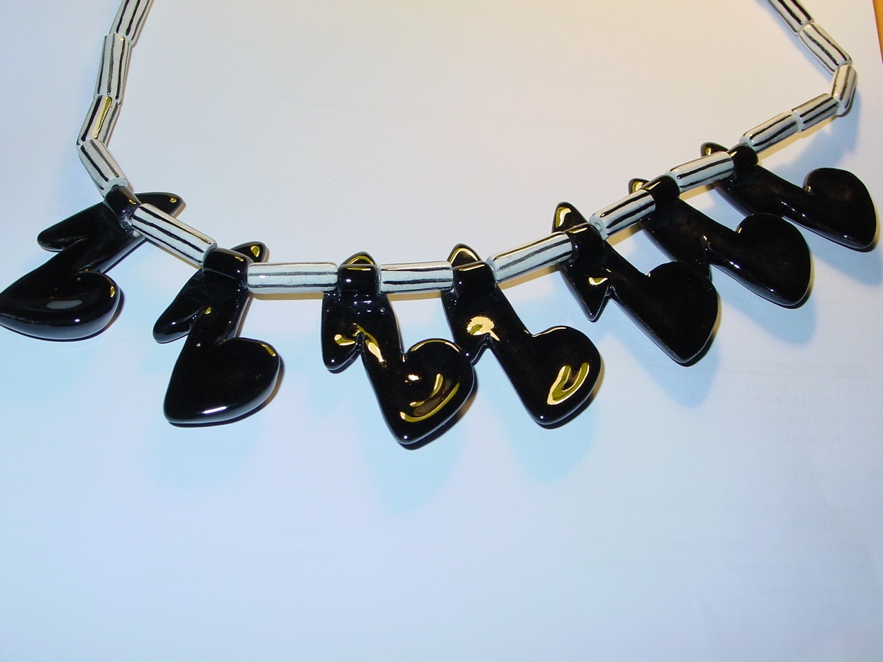 PARROT PEARLS MUSIC NOTES 20″ DESIGNER VINTAGE 1980’s NECKLACE NEW WAVE N/M PP-1