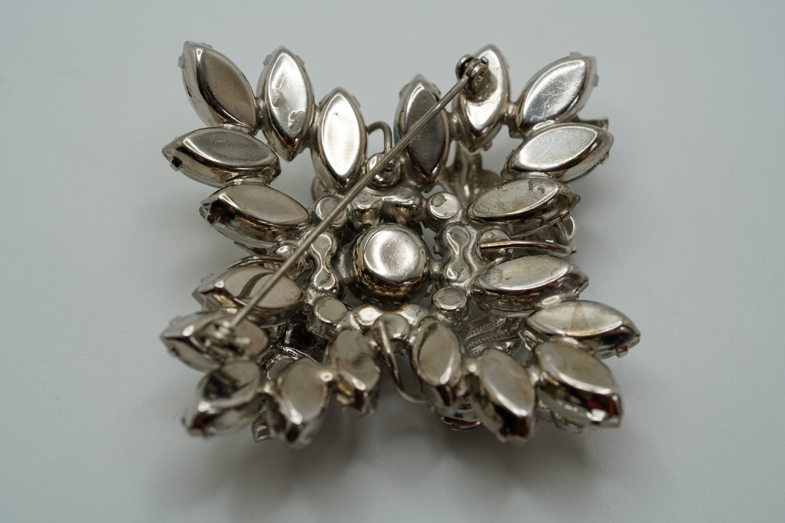 Vintage White Rhinestone Flower Brooch 5.5cm x 5.5cm JB45