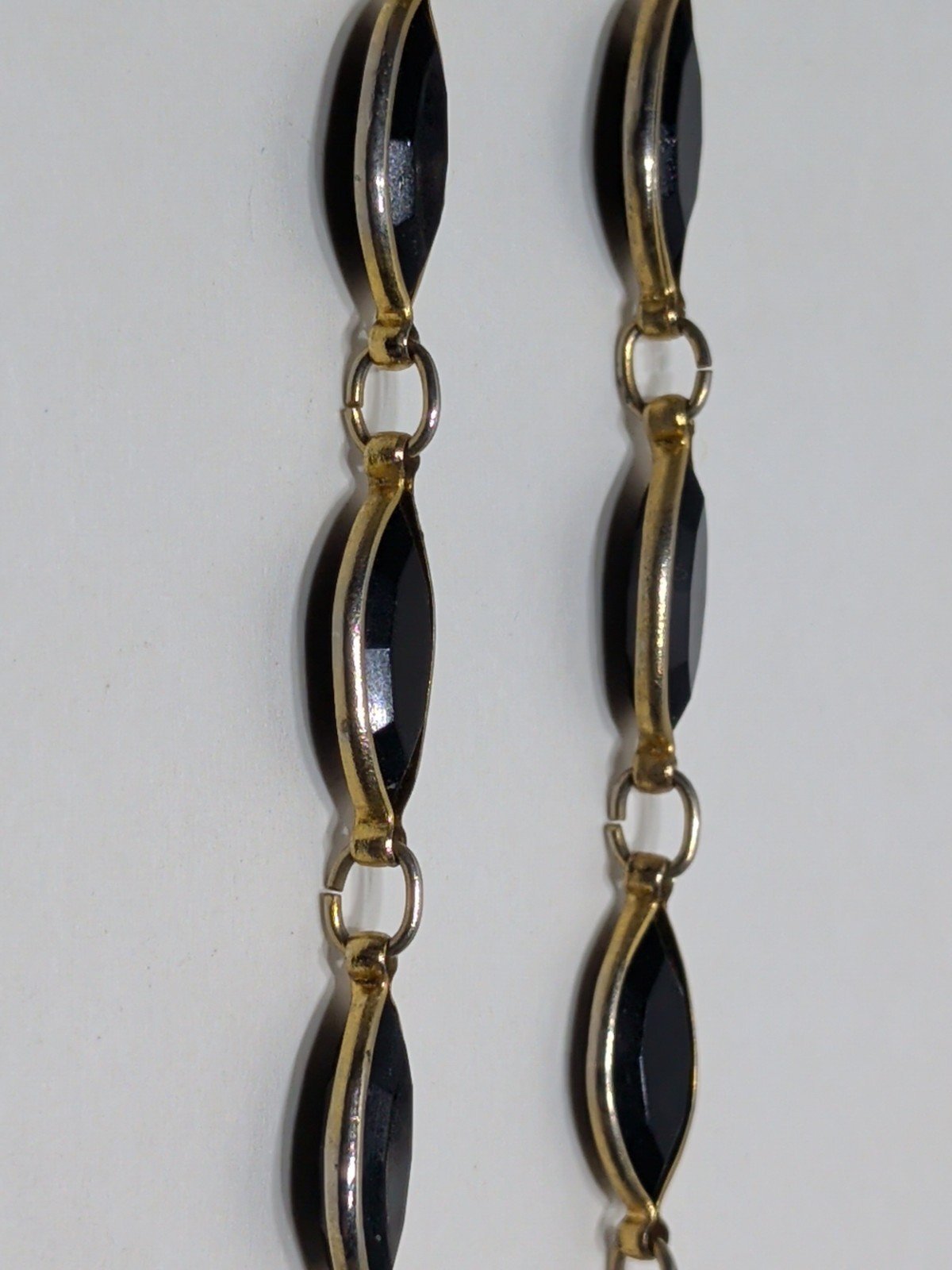 ✨VINTAGE✨ 29″ Goldtone Black Stones / Rhinestones Metal Links Necklace Costume