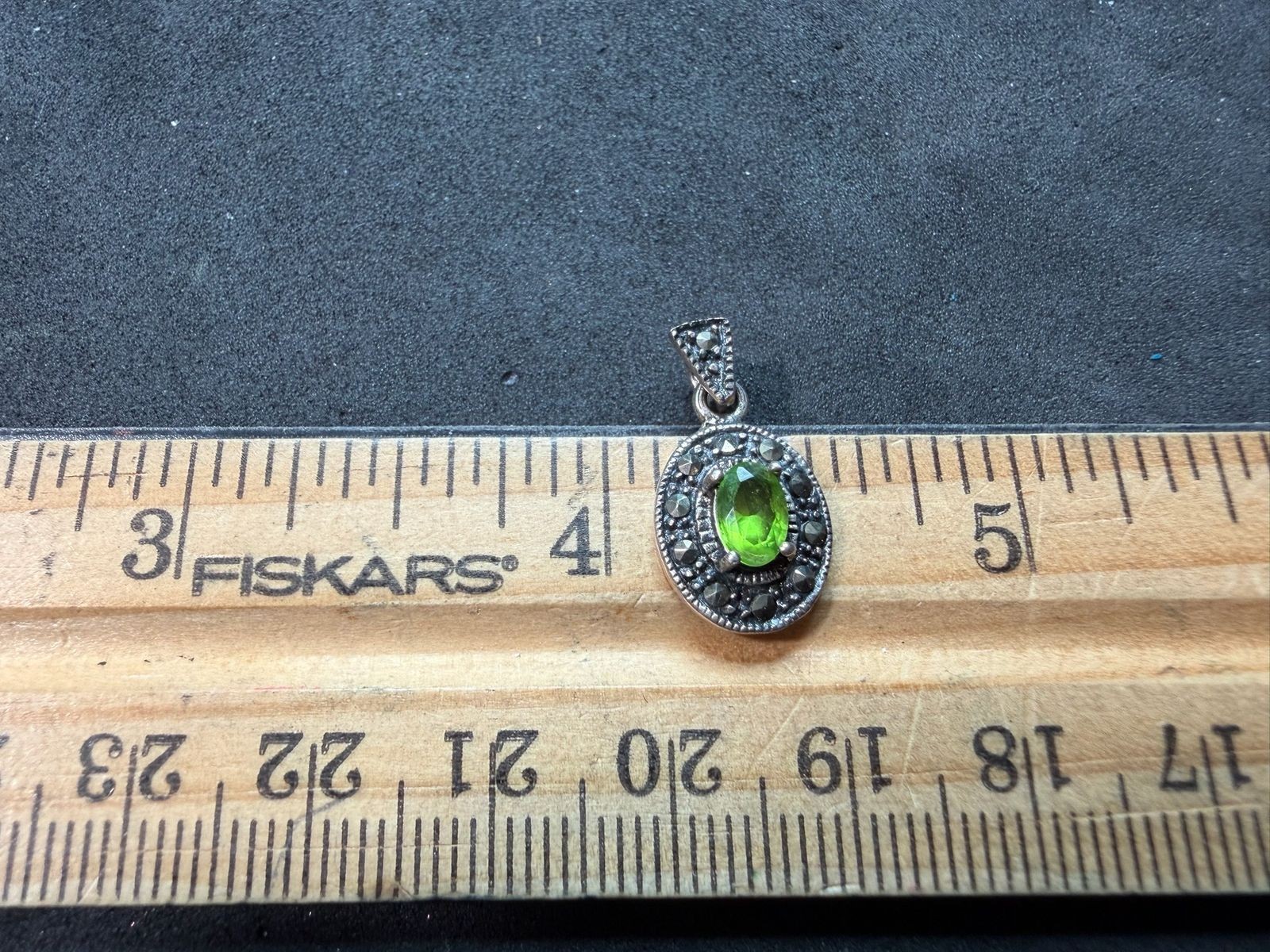 1.52g Vintage Sterling Silver 925 Oval Green Faceted Pendant Antique Look M