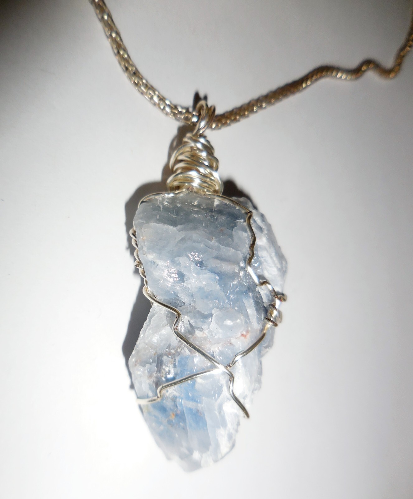 VINTAGE NATURAL CALCITE NECKLACE BEAUTIFUL GEODE ROCK PENDANT DESIGN