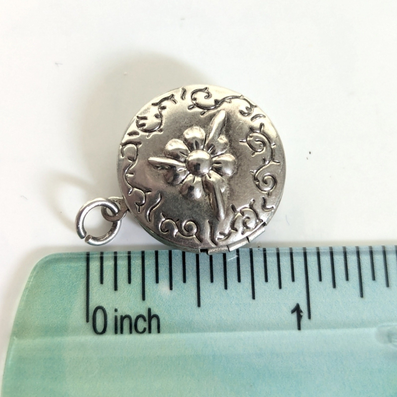 Vintage Estate Silver Tone Victorian Inspired Floral Locket Necklace Pendant