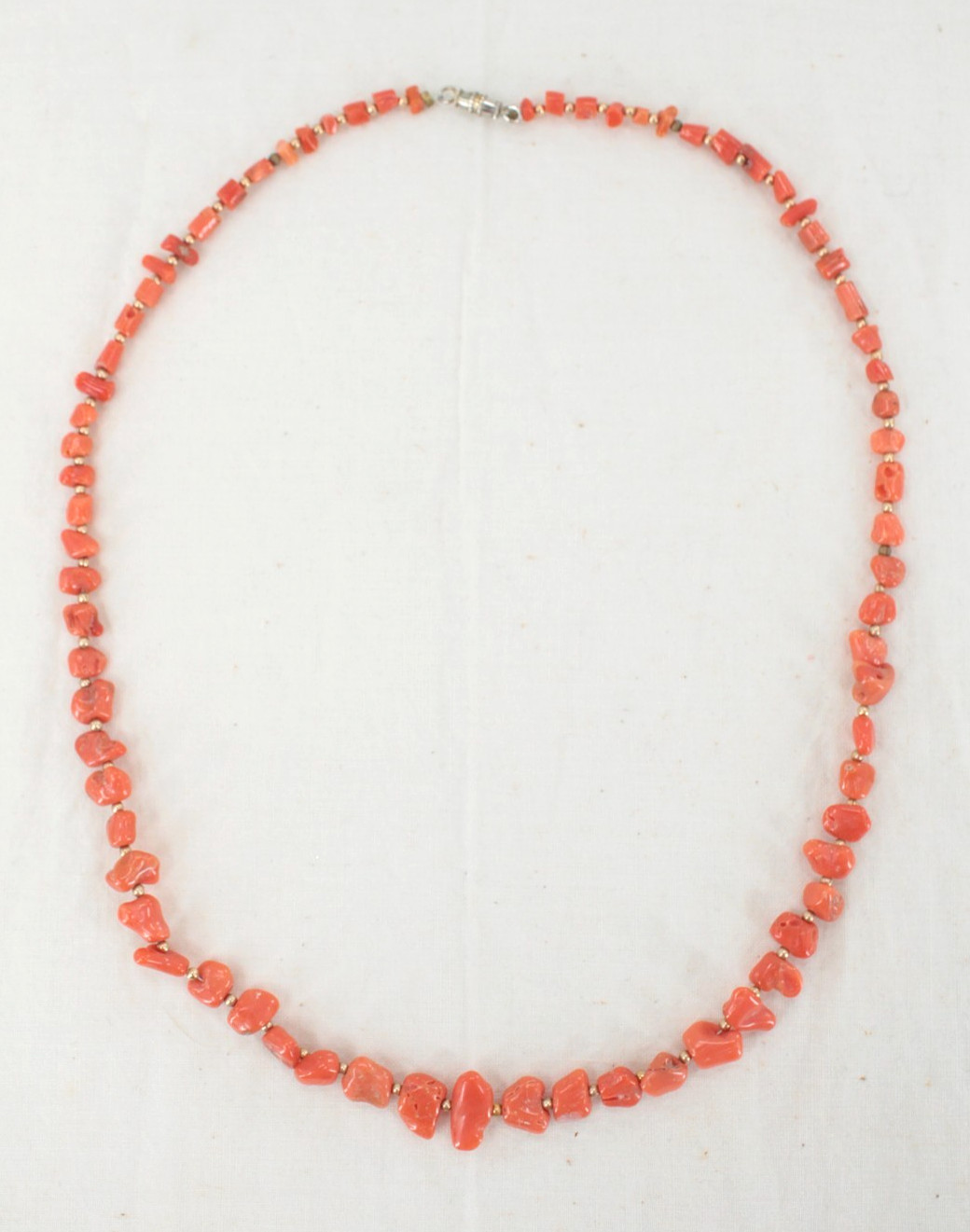 VTG Women’s Light Salmon Colored Coral Beaded Necklace 20 Inches 19 Grams