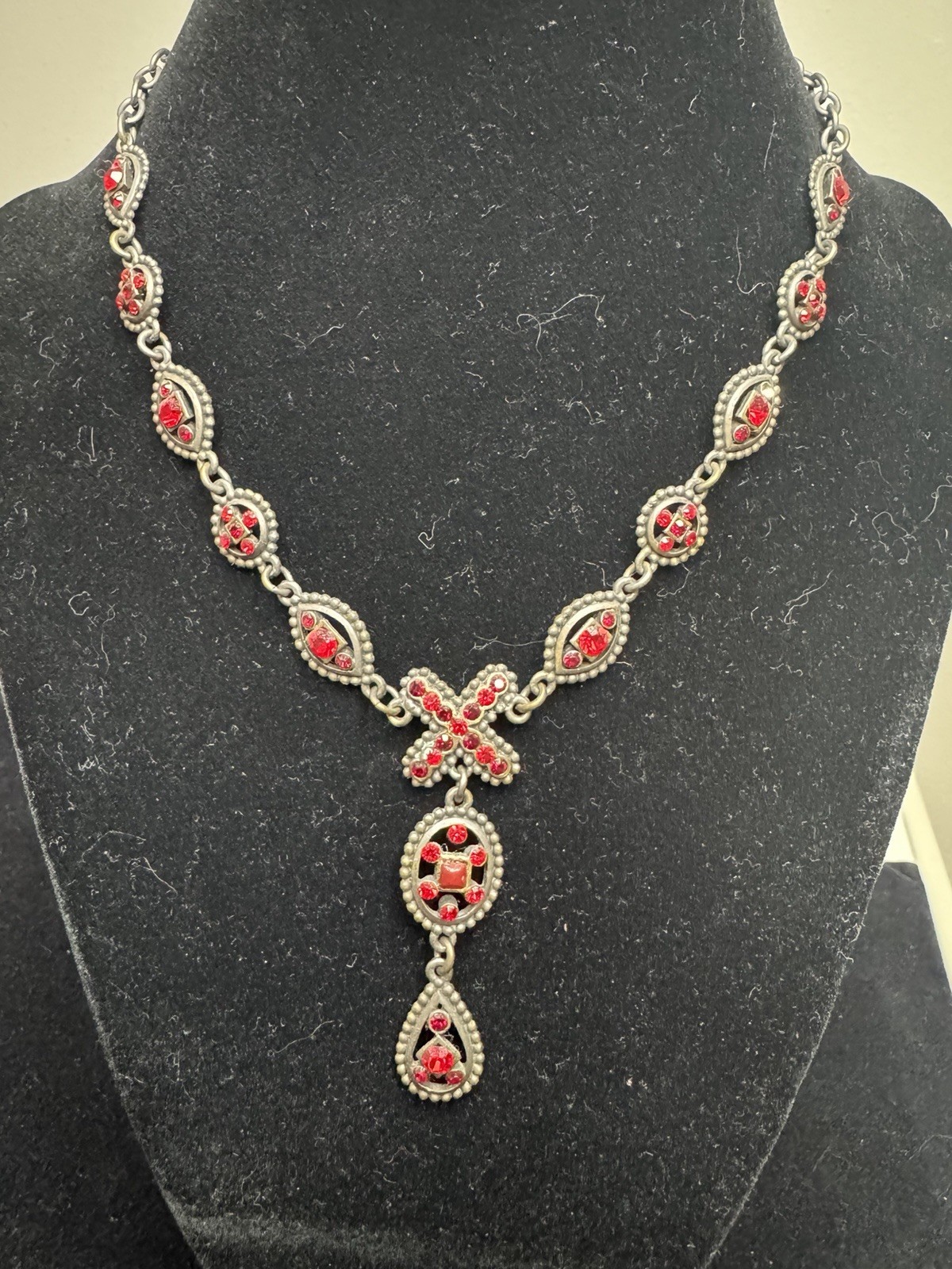 Vintage-style Necklace With Red Rhinestone Accents