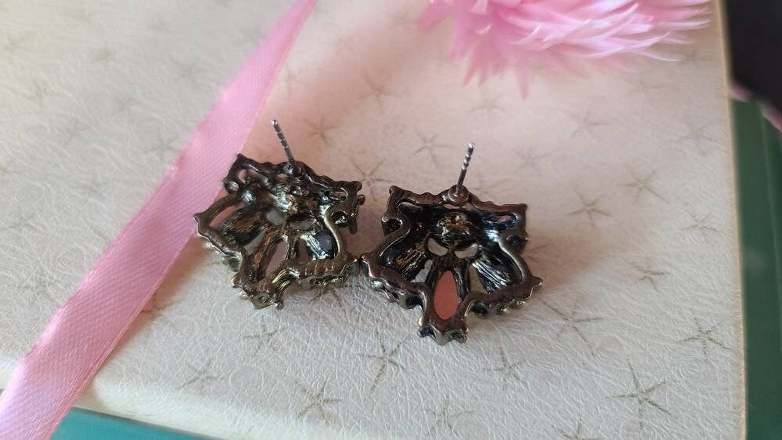 Muted Neutral Pink Rhinestone Pierced Earrings