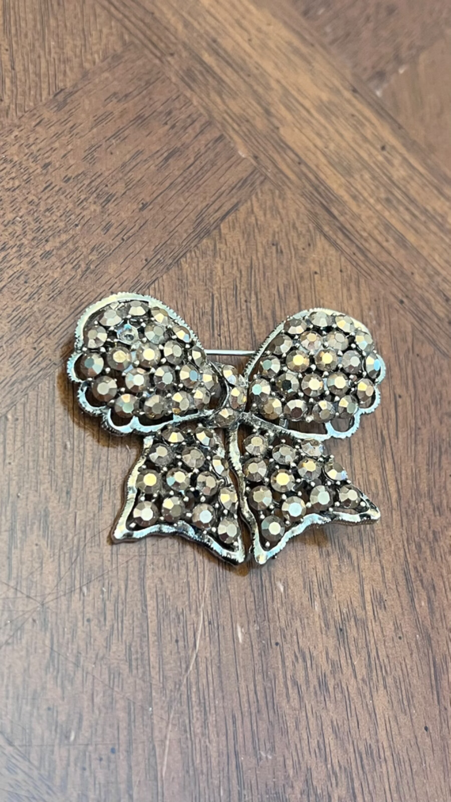 Vintage Weiss Bronze Rhinestone Ribbon Bow Brooch Gold Tone Signed Nice!