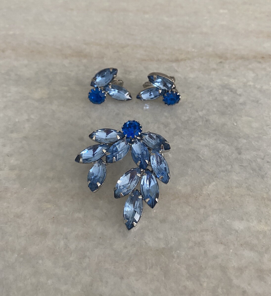 Gorgeous Vintage Blue Rhinestones Clip On Earrings And Brooch Pin Set