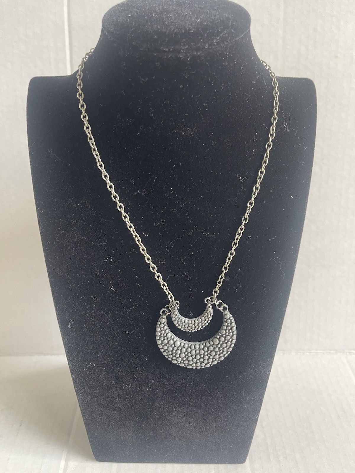Vintage Antique Silver Tone Textured Double Crescent Moon Necklace, 17″ 18g